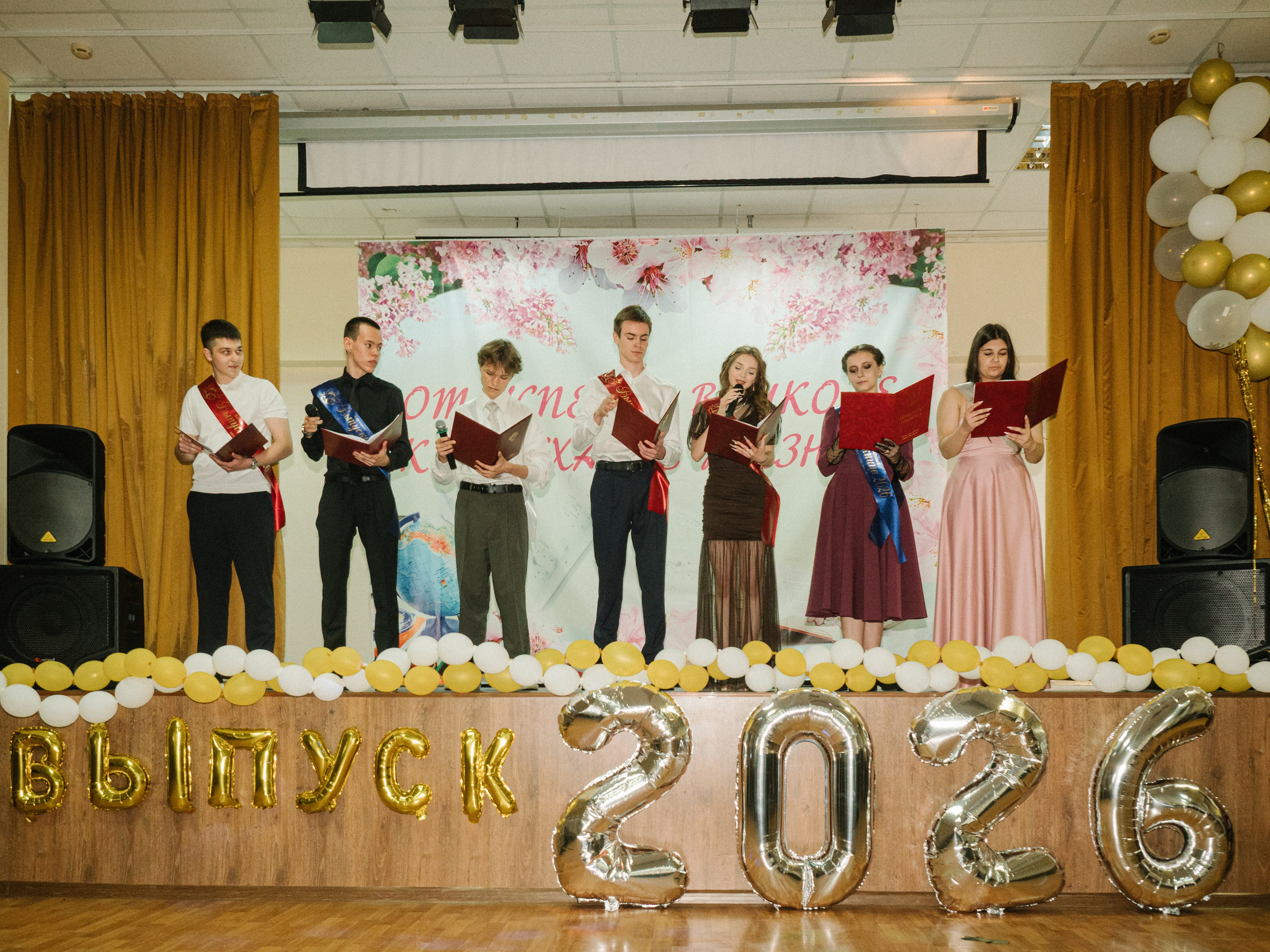 Последний звонок 11х классов. Фотограф и создатель ИИ-контента — Алёна Орлова, Москва