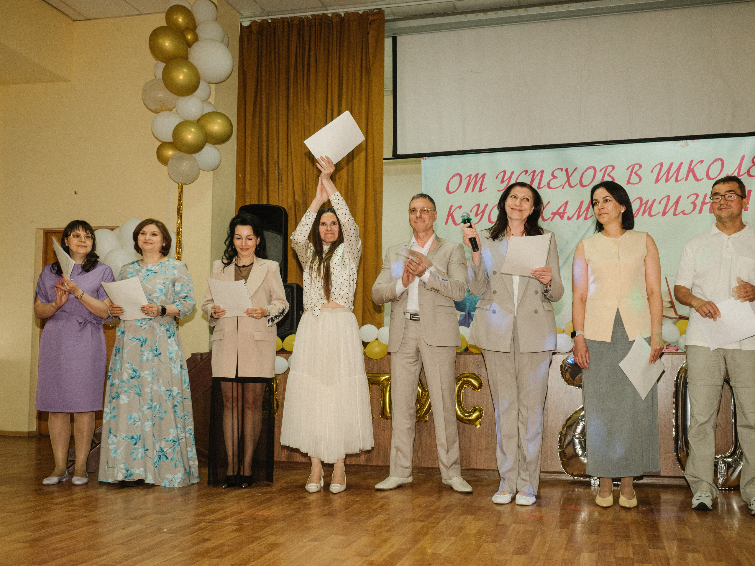 Последний звонок 11х классов. Фотограф и создатель ИИ-контента — Алёна Орлова, Москва