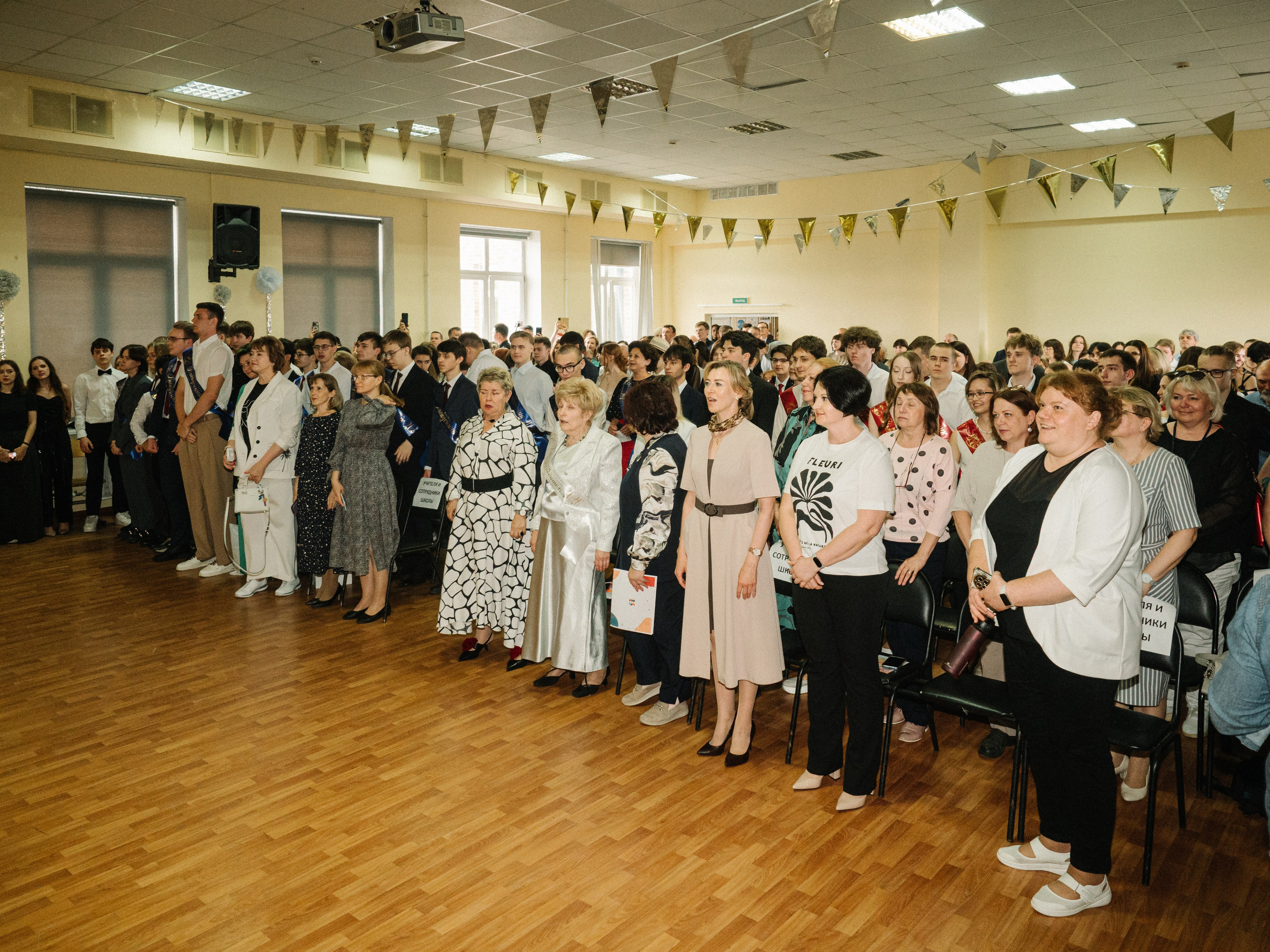 Последний звонок 11х классов. Фотограф и создатель ИИ-контента — Алёна Орлова, Москва
