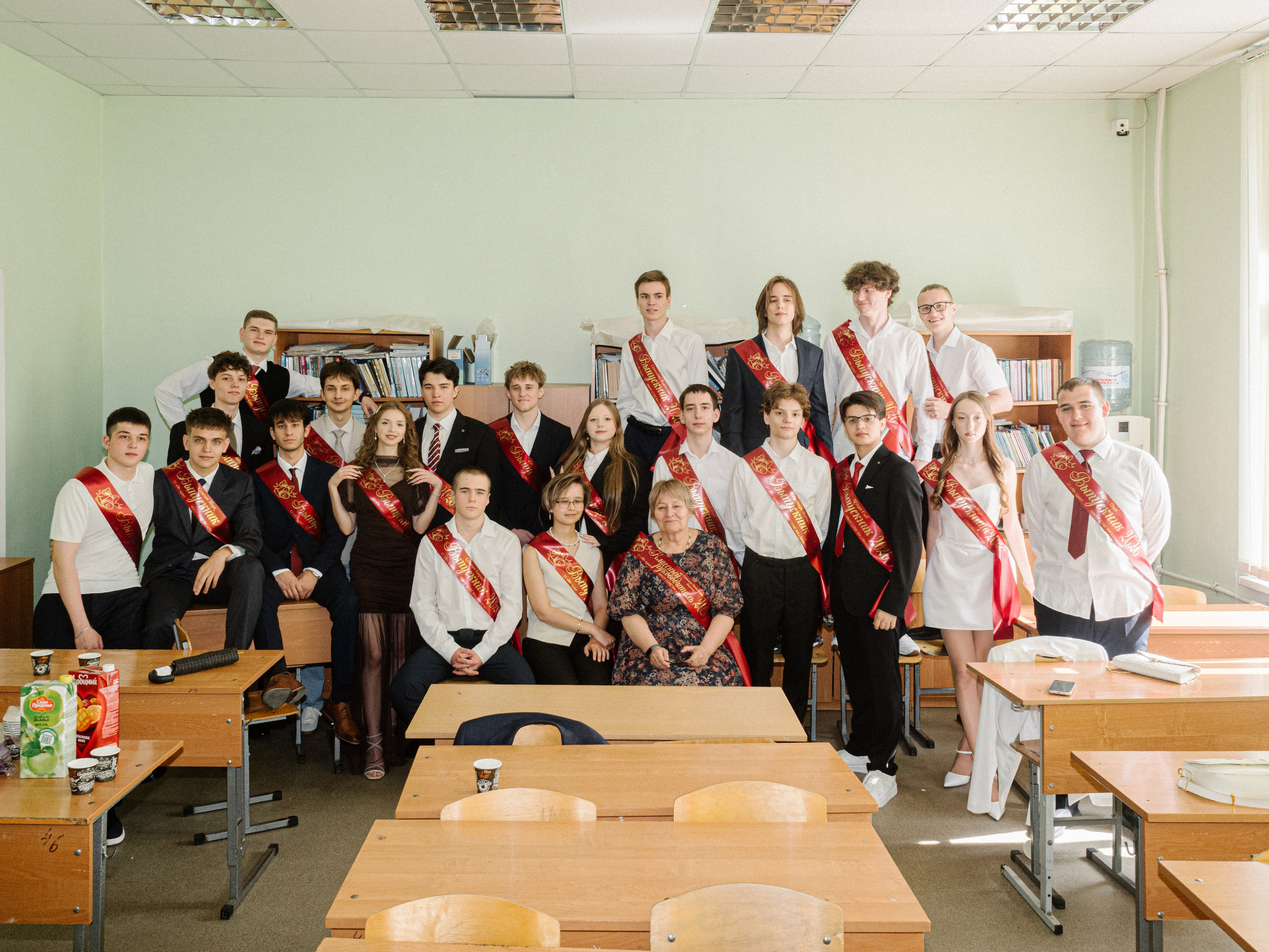 Последний звонок 11х классов. Фотограф и создатель ИИ-контента — Алёна Орлова, Москва