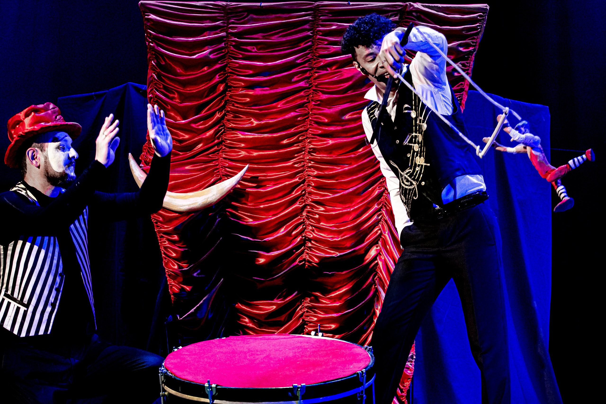 Цирк из Саквояжа спектакль театра САКВОЯЖ. Фотограф в Сочи Юрий Шептаев