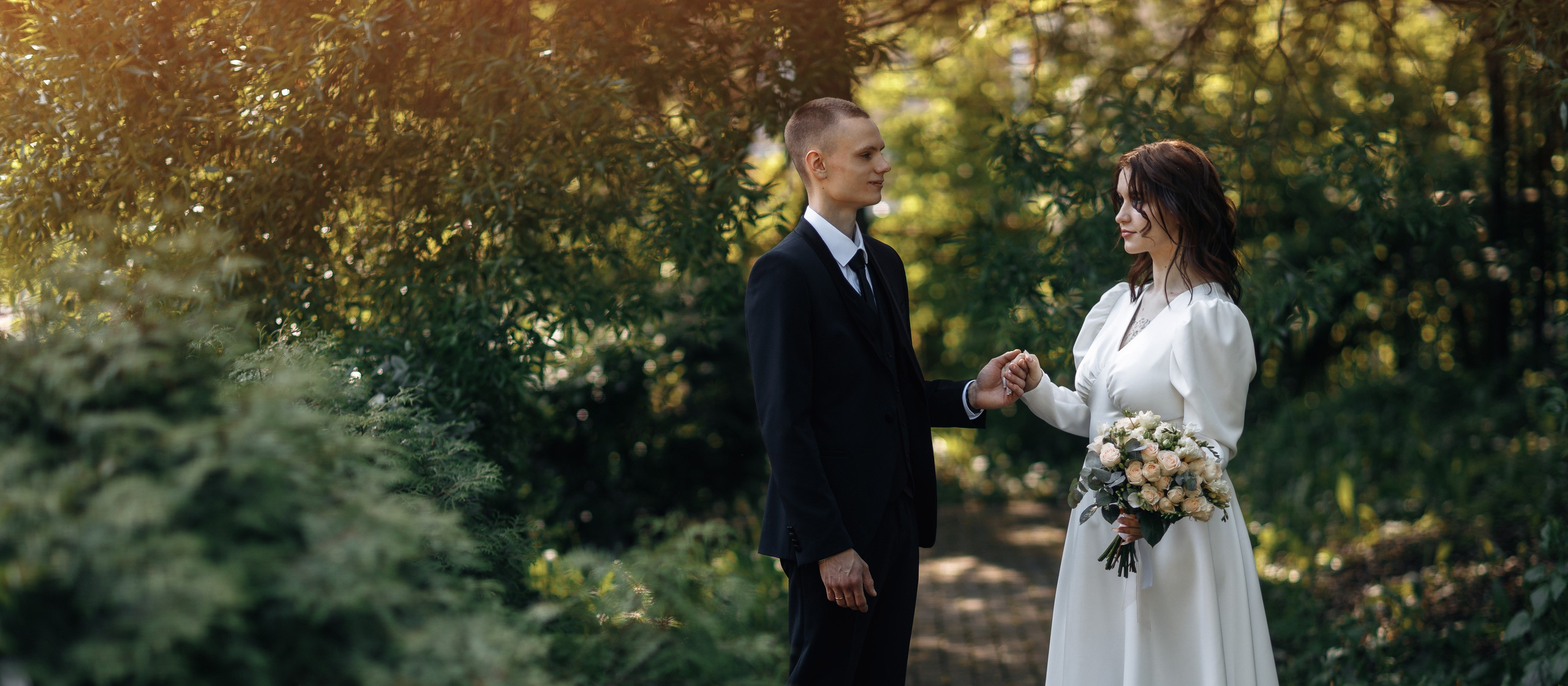 Свадебная прогулка в Смоленске. Свадебный фотограф Вашкевич Денис