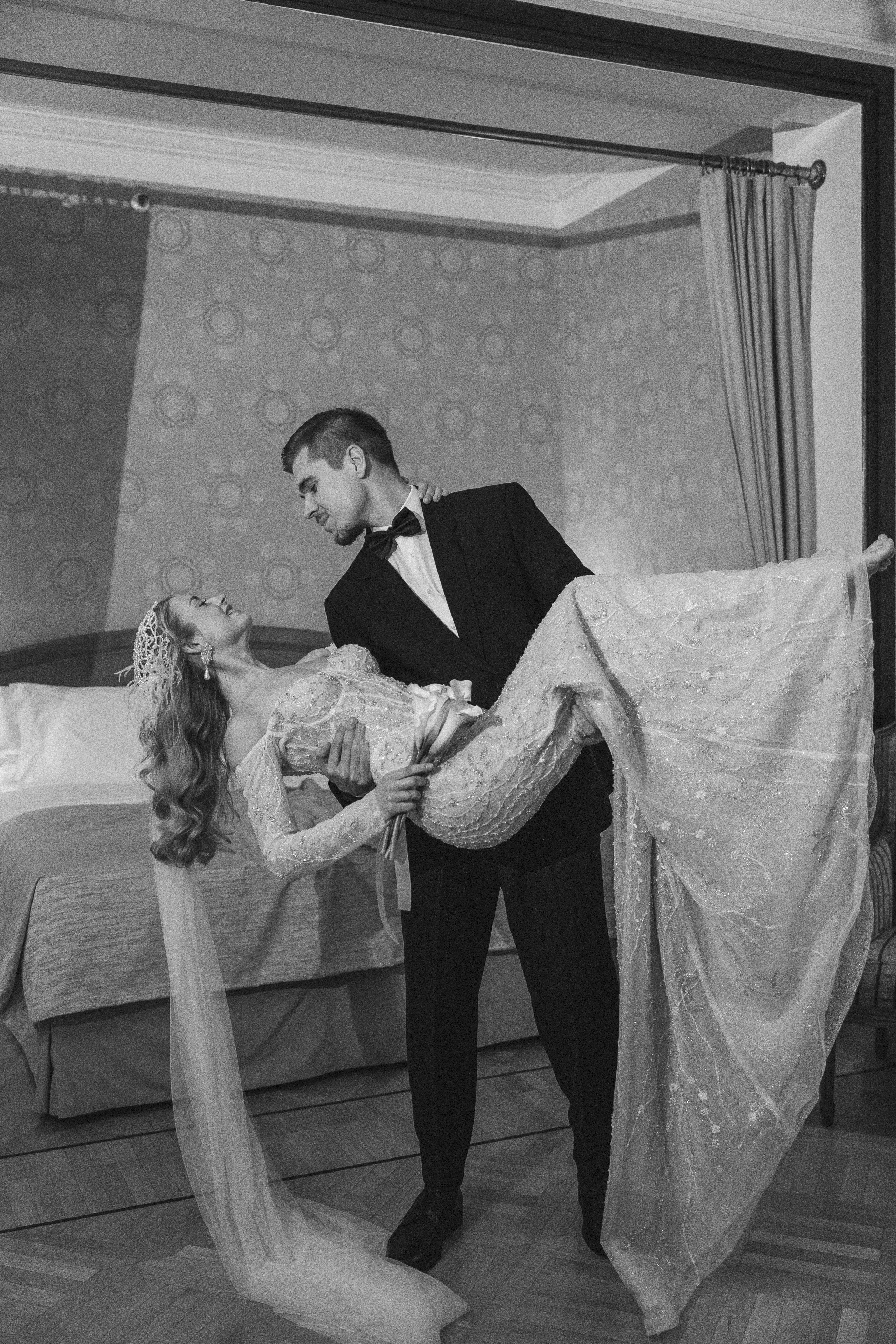 Свадебная фотосессия в отеле Метрополь. Свадебный фотограф в Москве Анна Полушина