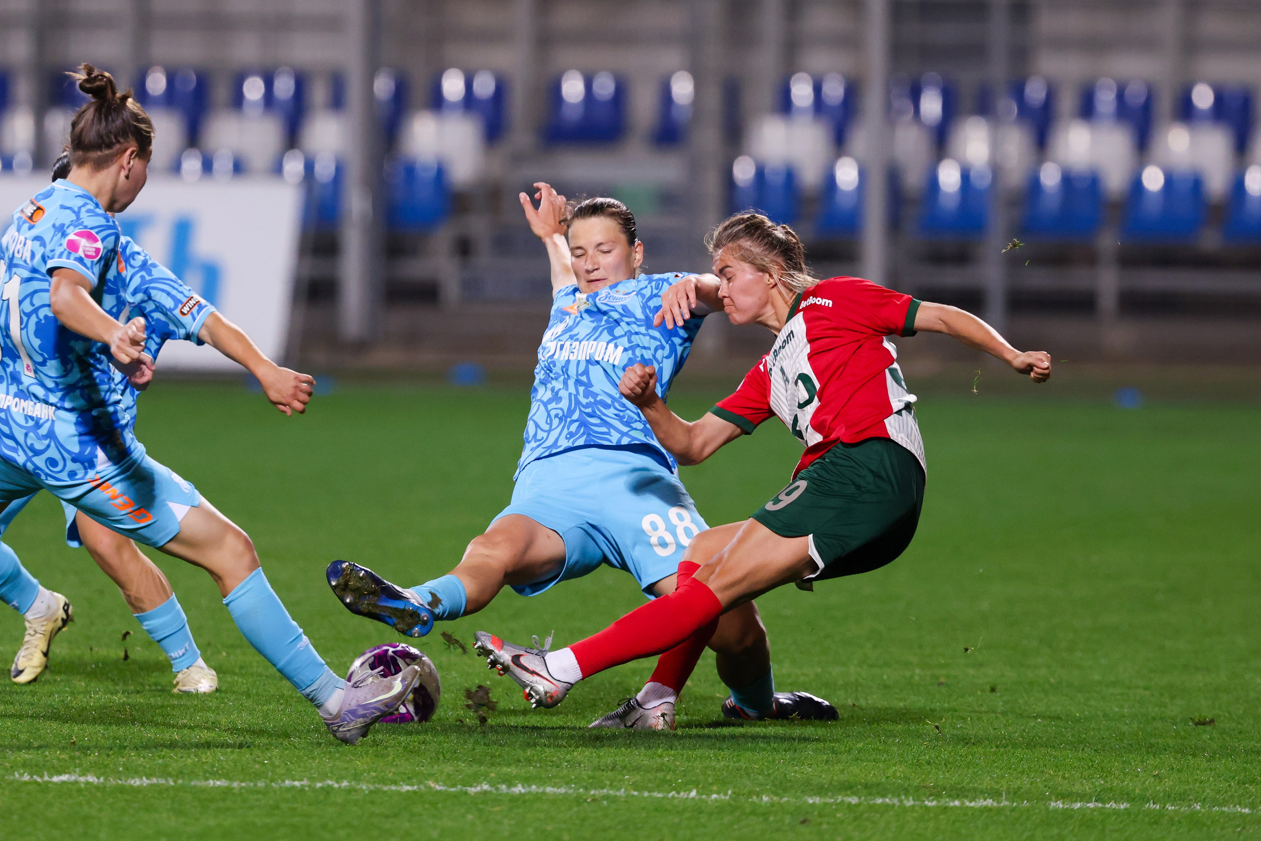 ЖФК «Зенит» — ЖФК «Локомотив» Москва Winline Кубок России 13.09.2025. Спортивный и репортажный фотограф Антон Тереханов