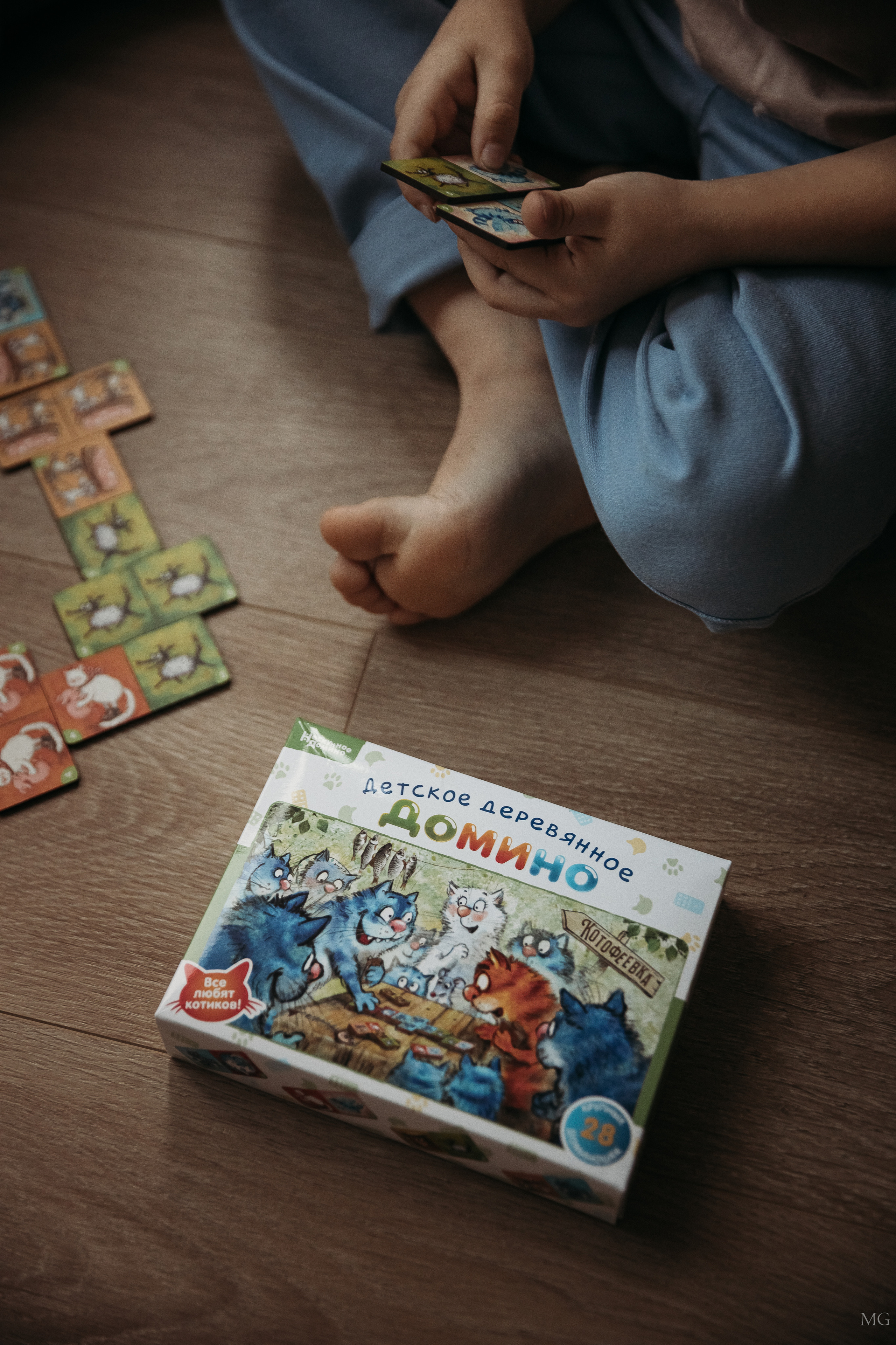 домашняя фотосессия детские ножки и настольная игра