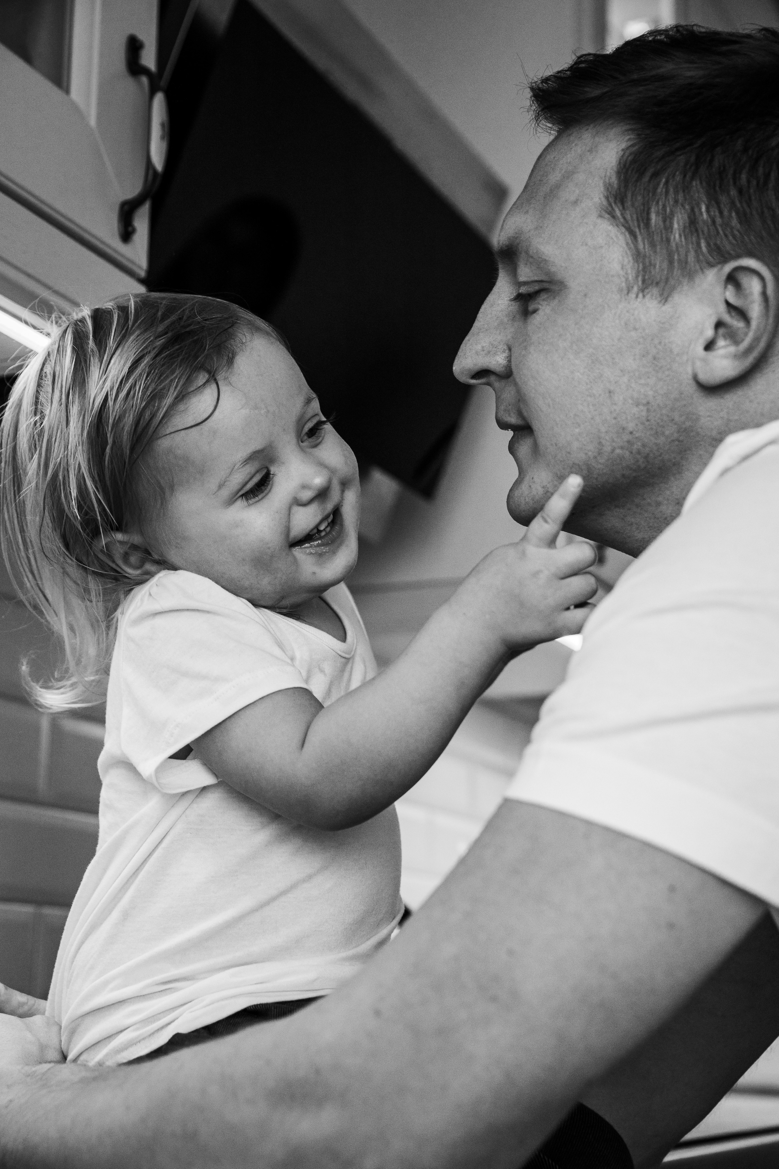 Папа Мама 3 дочки и Кокос. Маша Гонтарь Семейный домашний репортажный фотограф в Санкт-Петербурге