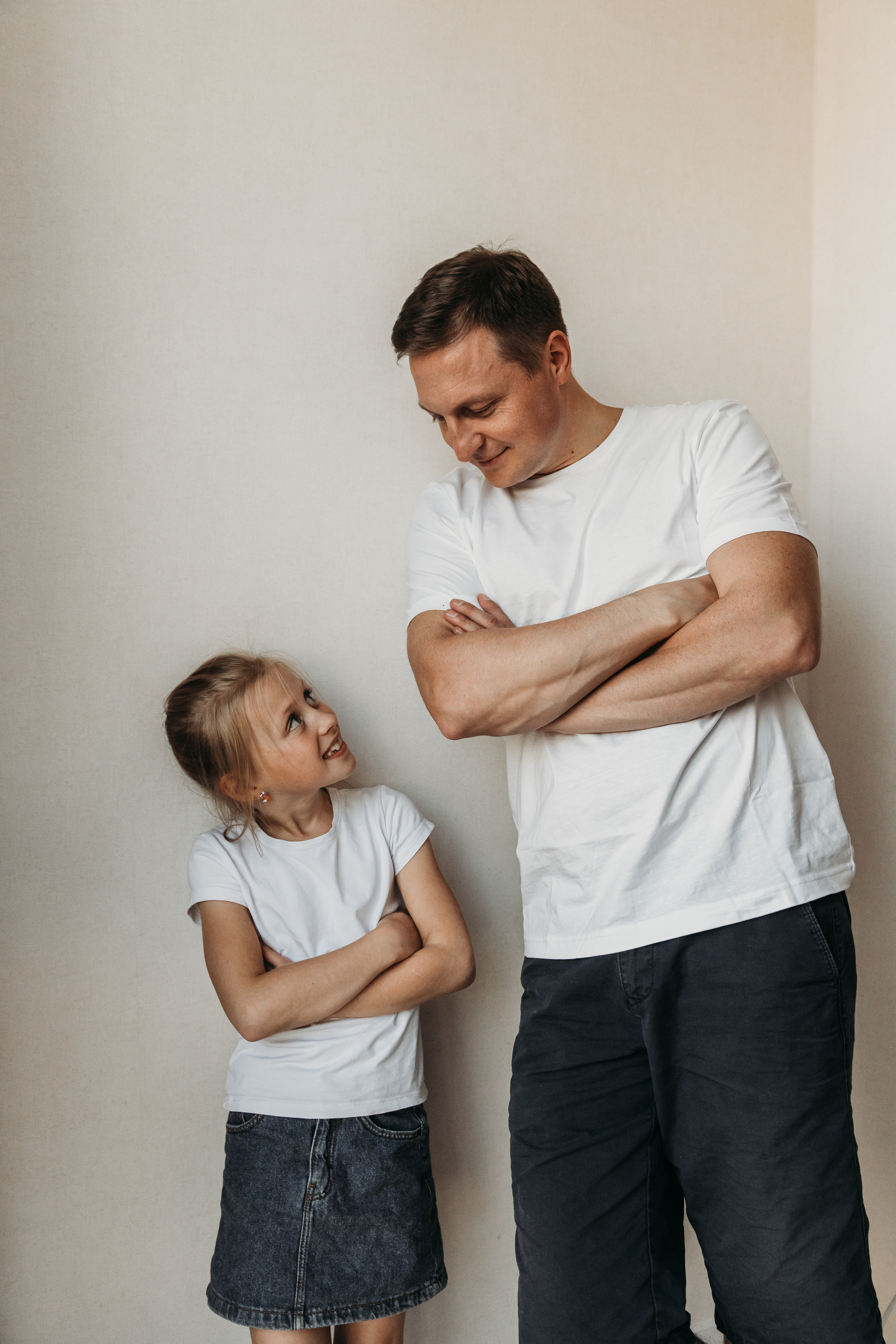 Папа Мама 3 дочки и Кокос. Маша Гонтарь Семейный домашний репортажный фотограф в Санкт-Петербурге