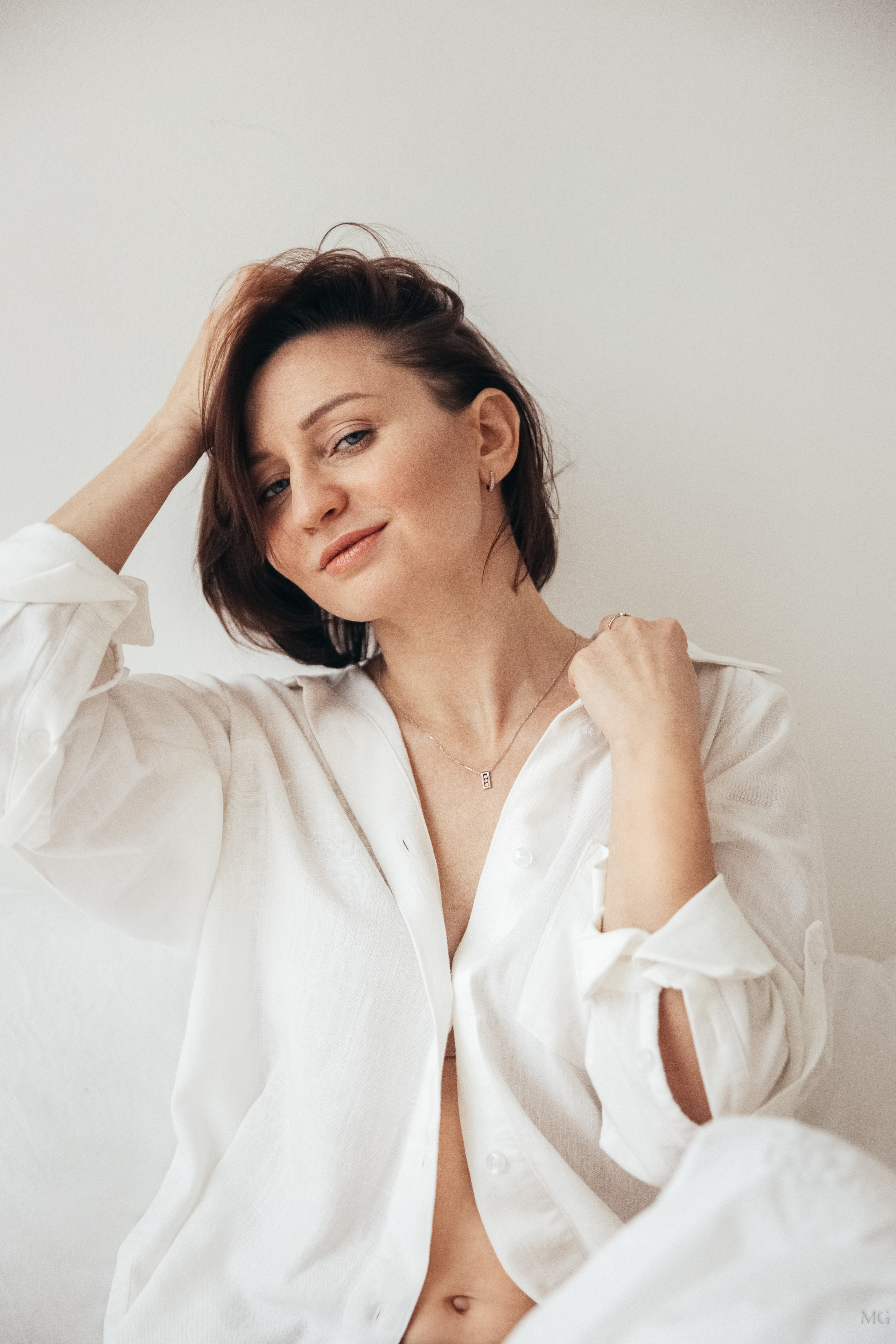 индивидуальная фотосессия красивая девушка в кровати