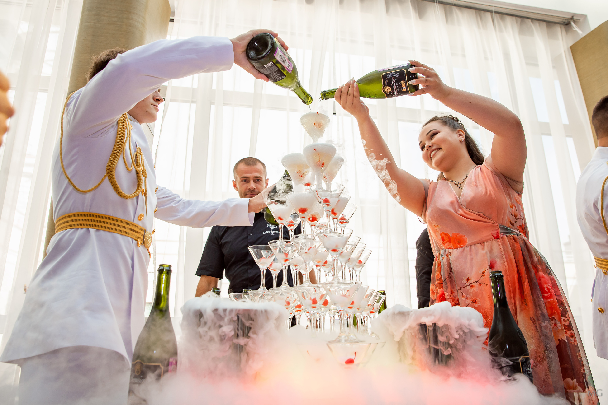 репортаж с выпускных школьников, праздники  в ресторане 