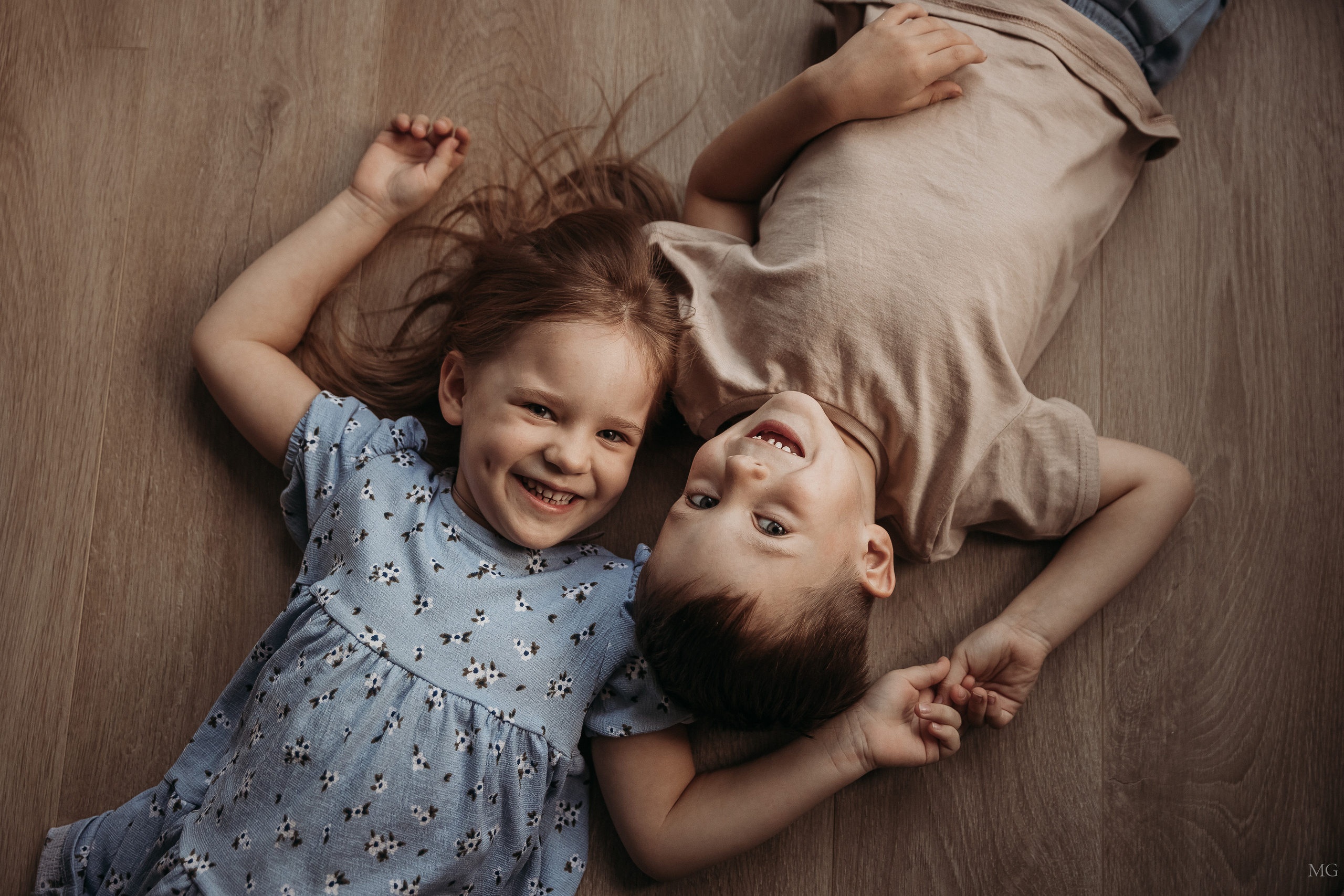 портрет детей брат и сестра домашняя фотосессия