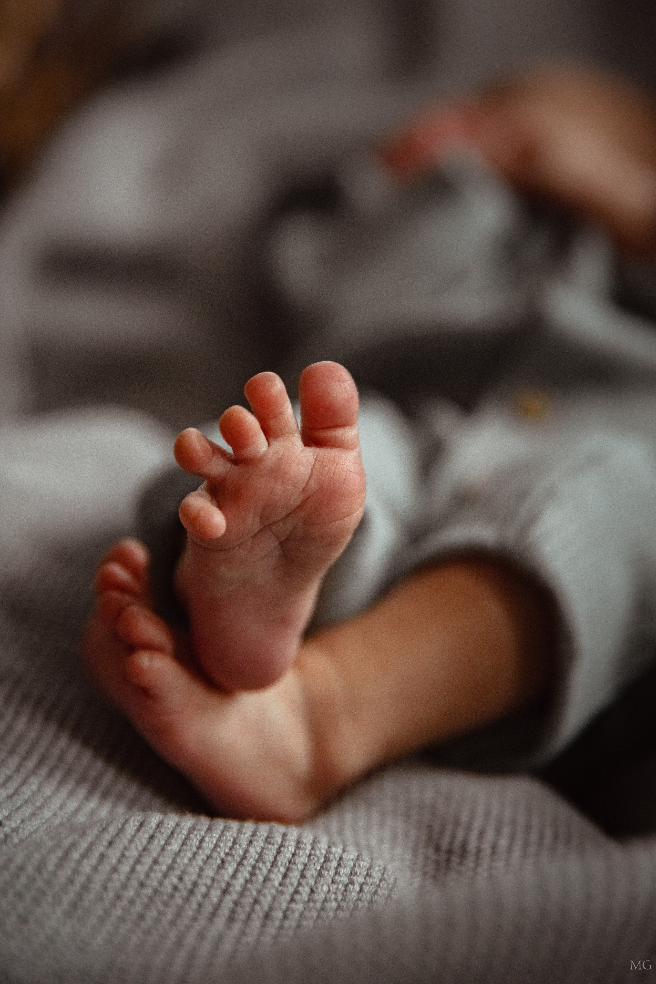 пяточки малыша семейная домашняя съёмка