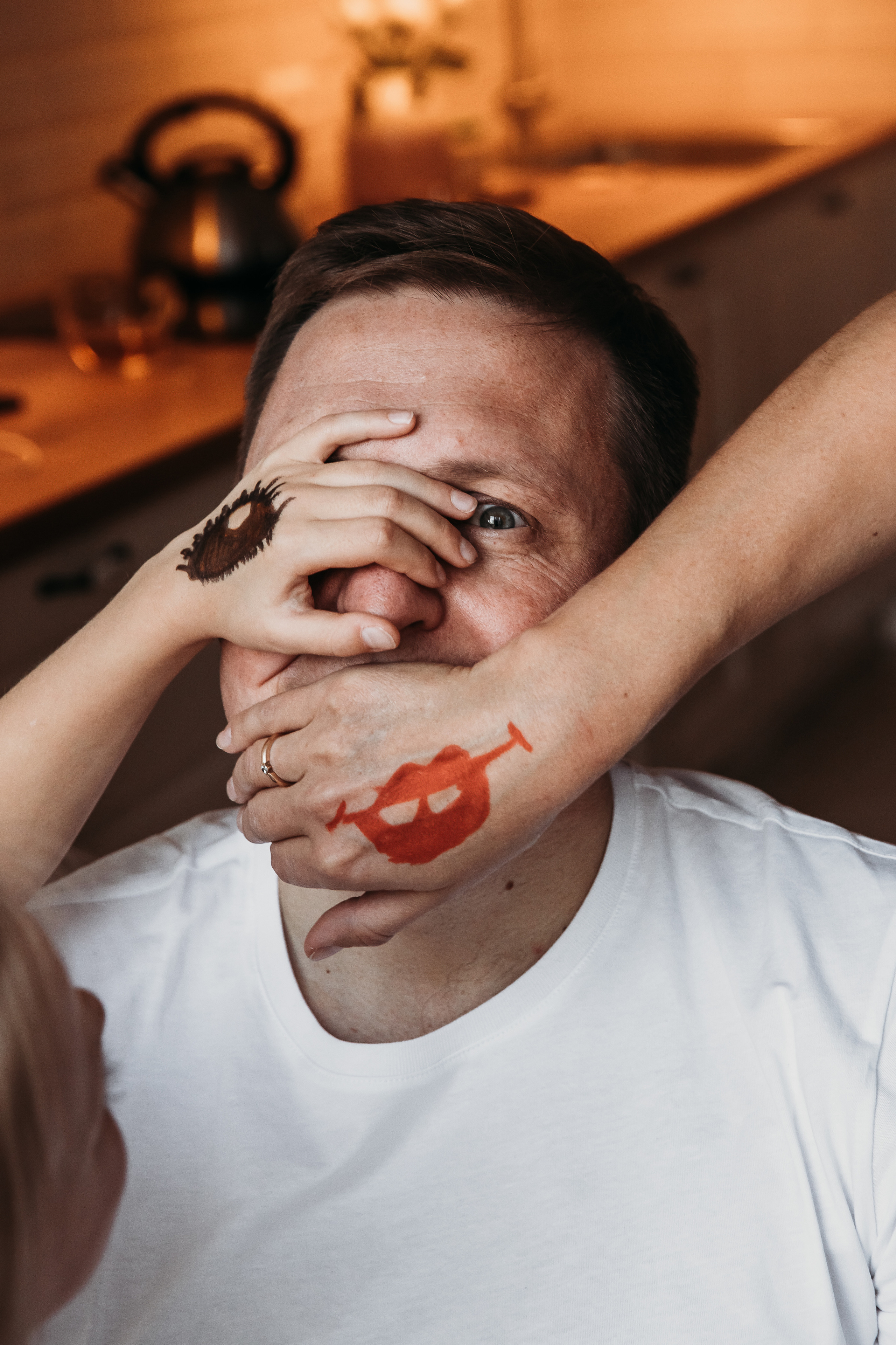 Папа Мама 3 дочки и Кокос. Маша Гонтарь Семейный домашний репортажный фотограф в Санкт-Петербурге