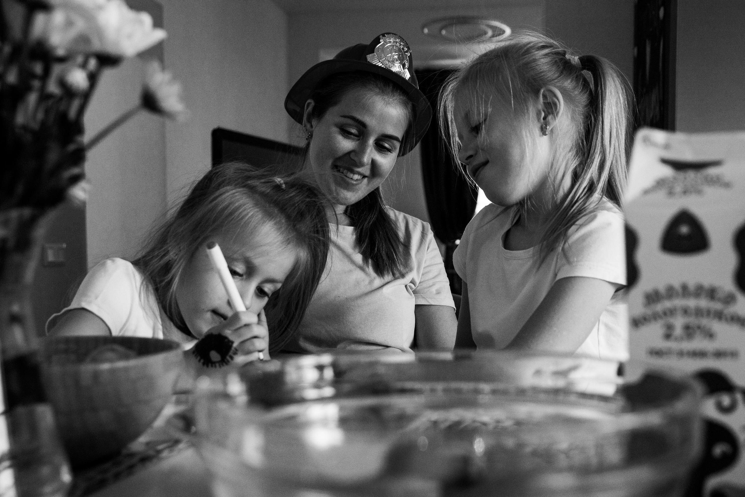 Папа Мама 3 дочки и Кокос. Маша Гонтарь Семейный домашний репортажный фотограф в Санкт-Петербурге