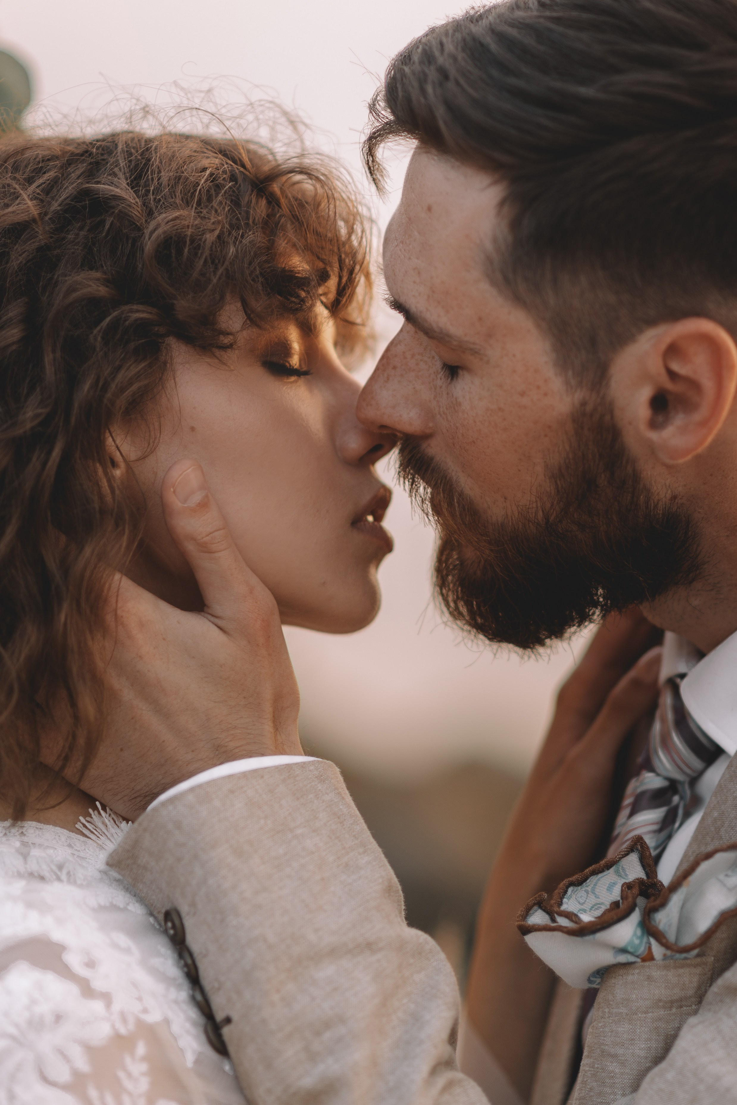 Свадебная фотосессия в Щелкино ,Бухта Космонавтов. Выездная церемония на берегу моря Крым. Свадебный и семейный фотограф и видеограф, Крым, Москва, Санкт -Петербург