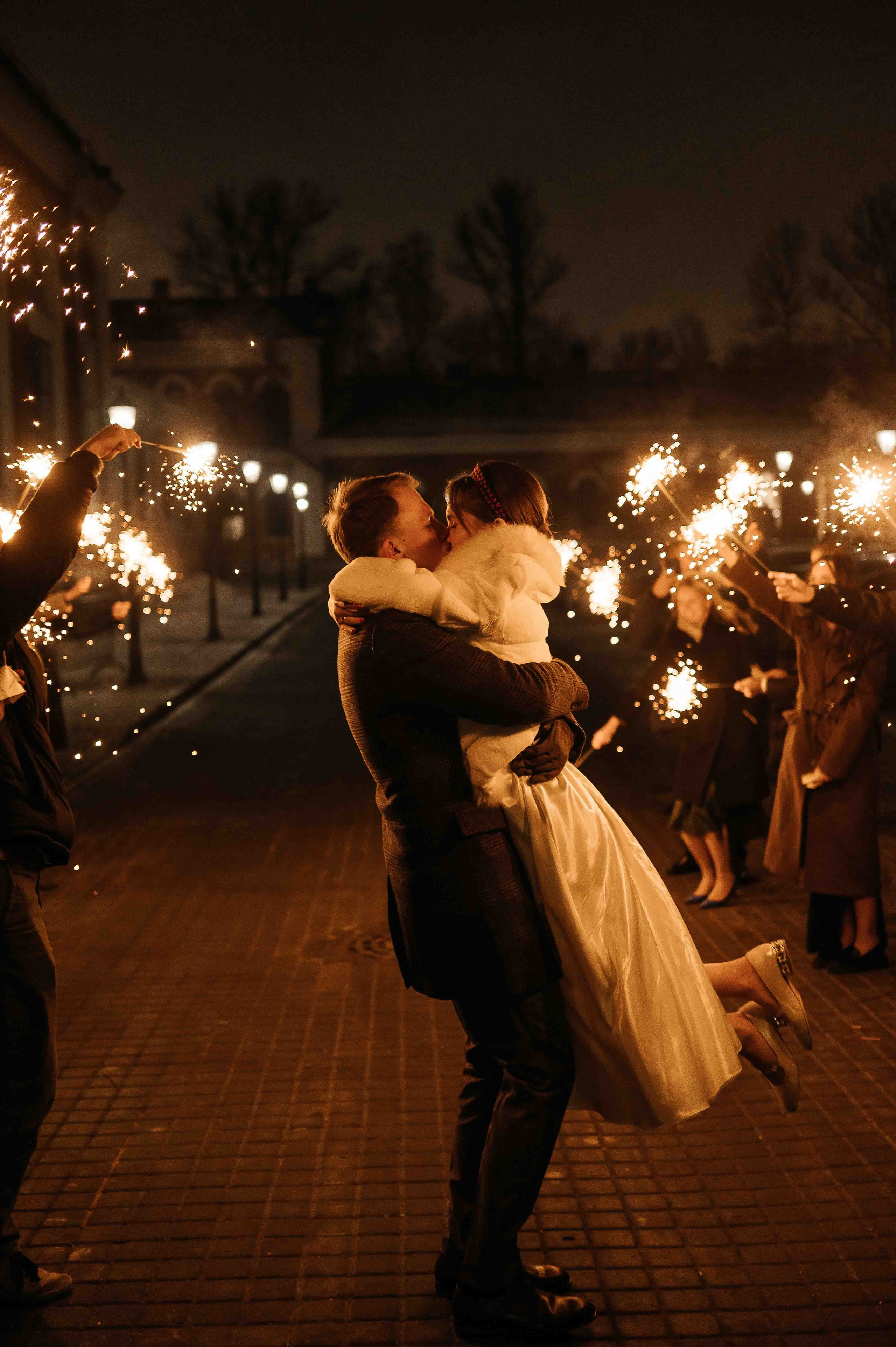 Утро невесты в гостинице. Свадебный и семейный фотограф в Котласе Никита Попов