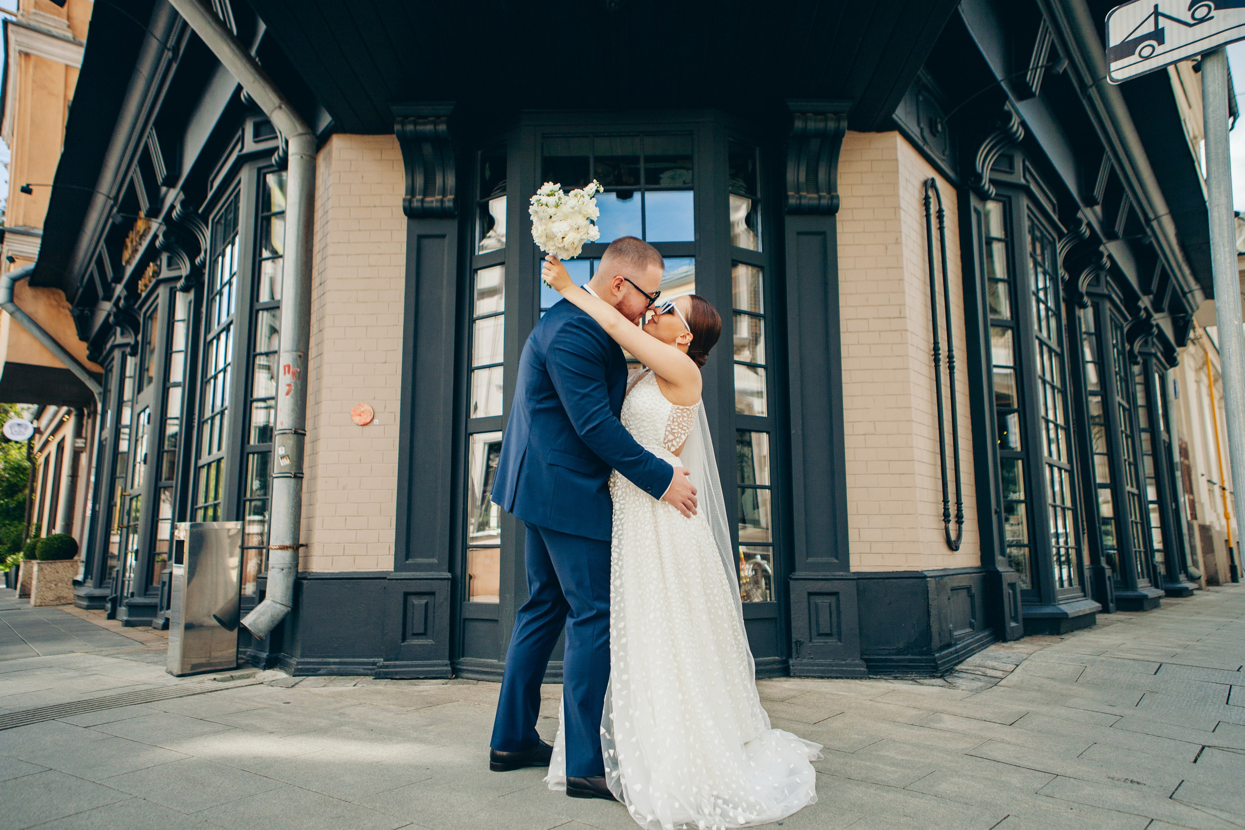 Свадебная фотосессия в отеле hartwell hotel и на патриарших прудах. Фотограф Ольга Ефремова