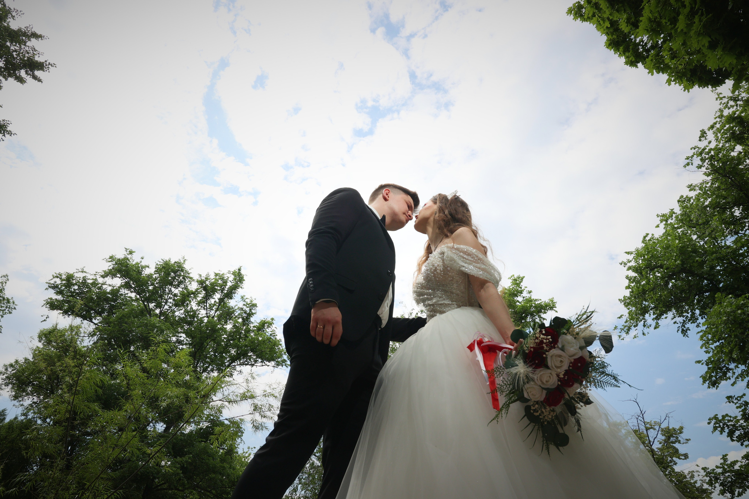 Свадебные фотографии в Струковском парке Самары. Свадебный видеограф и свадебный фотограф в Самаре Олег Слеб