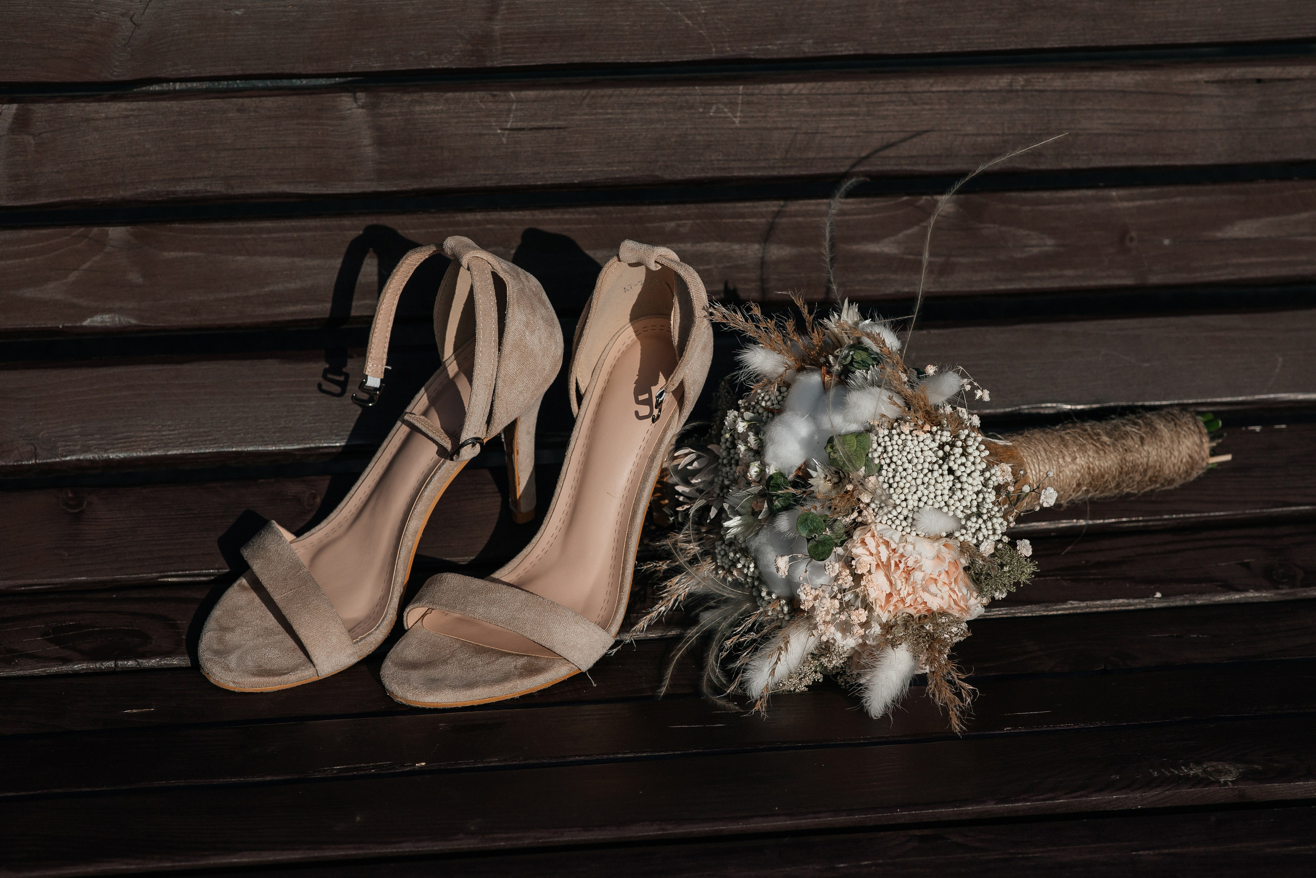 Свадебная фотосессия у гостиницы Украина. Свадебный фотограф в Москве Дарья Олендарёва