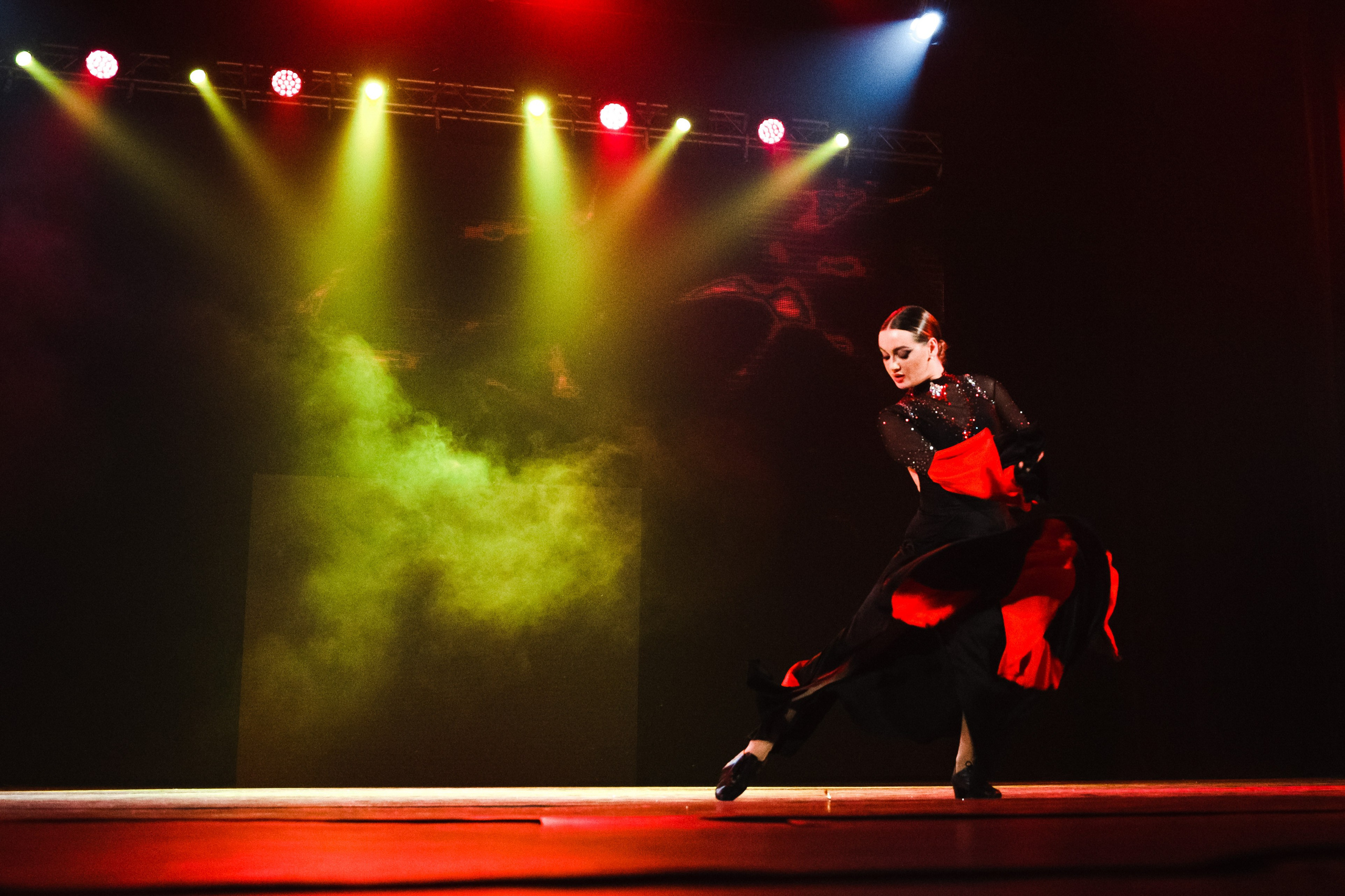 Отчетный концерт Dazz Crew & Искорки 2024. Роман Урумбаев фотограф Нижневартовск