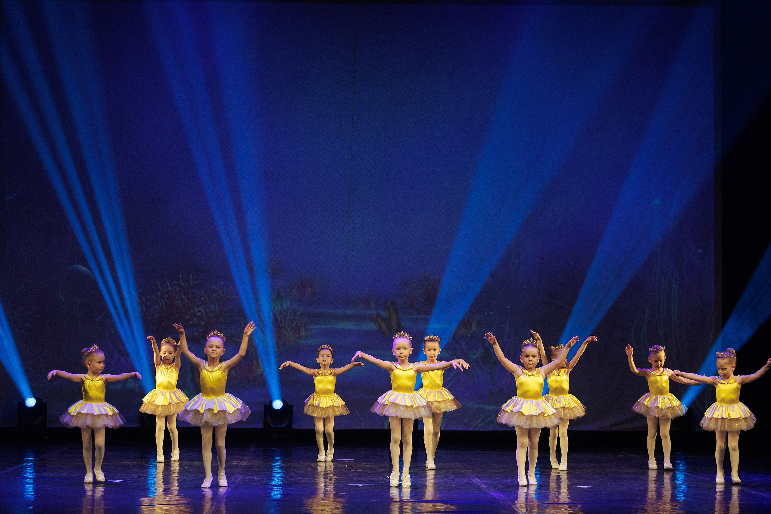 Репортажная фотосъемка отчетного концерта студии танцвев LilBallerine. Профессиональный фотограф в Новосибирске