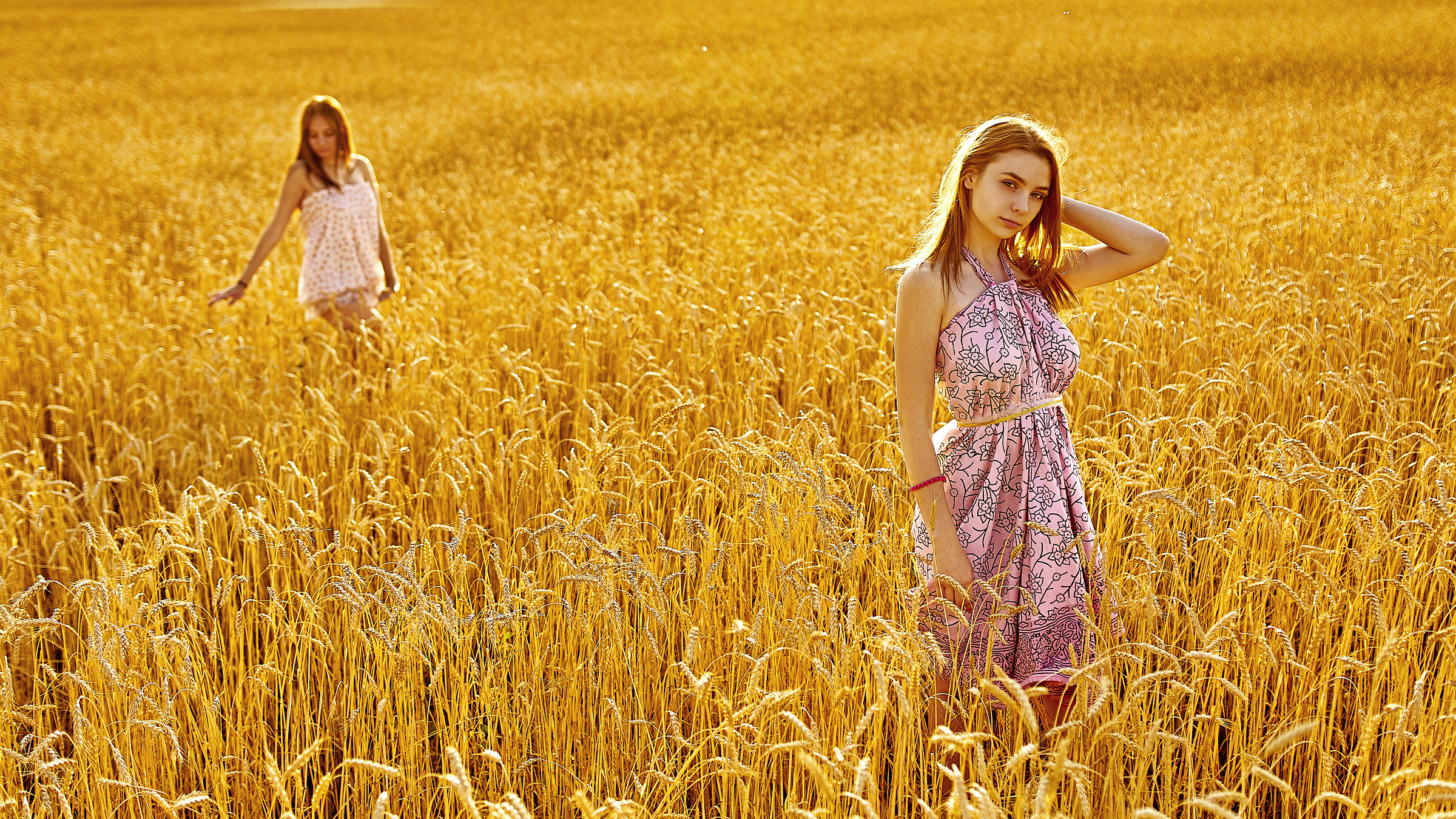 Алена и Даша в поле. Фотограф в Тольятти Вячеслав Цуркан