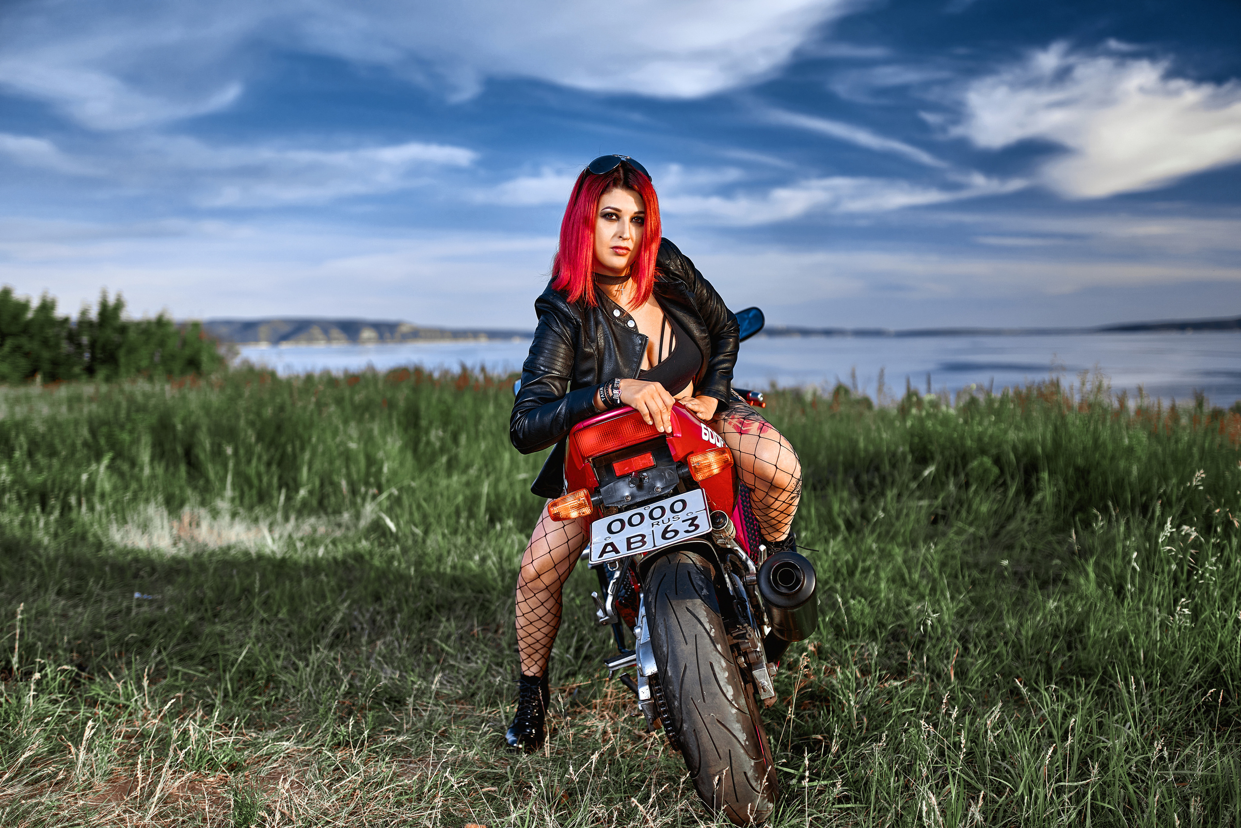 Таня с мотоциклом. Фотограф в Тольятти Вячеслав Цуркан