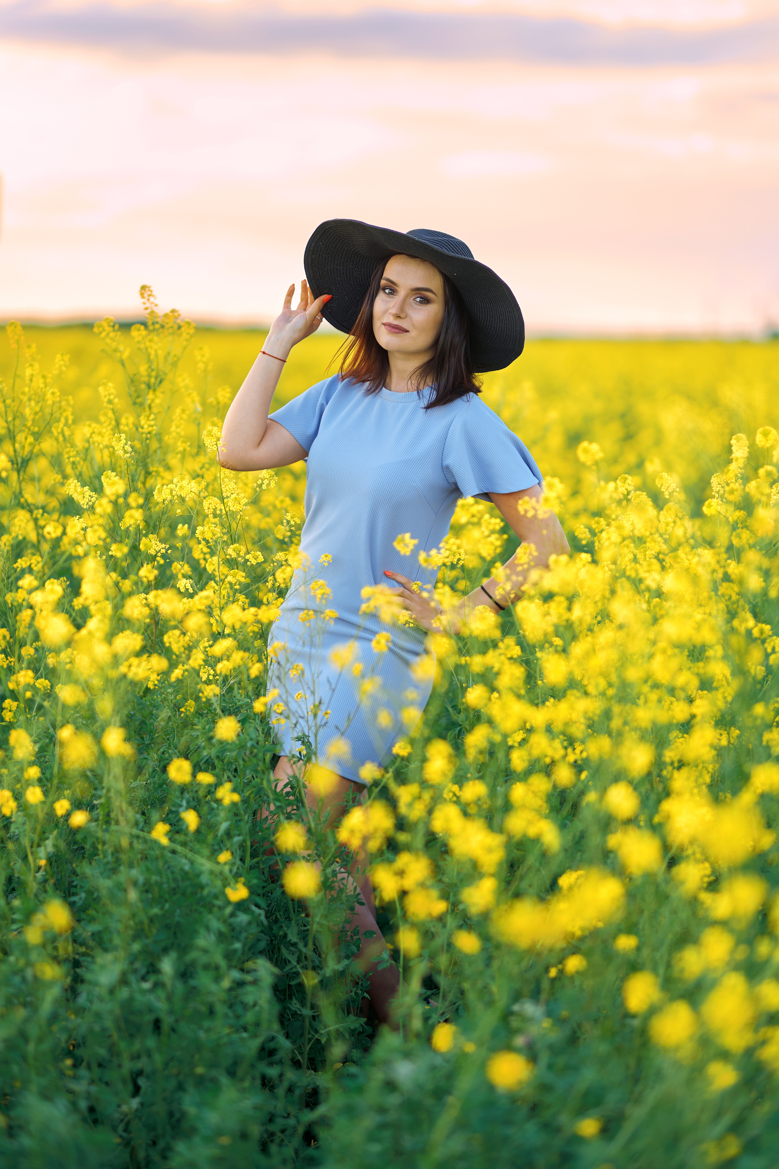 Настя в цветах. Фотограф в Тольятти Вячеслав Цуркан