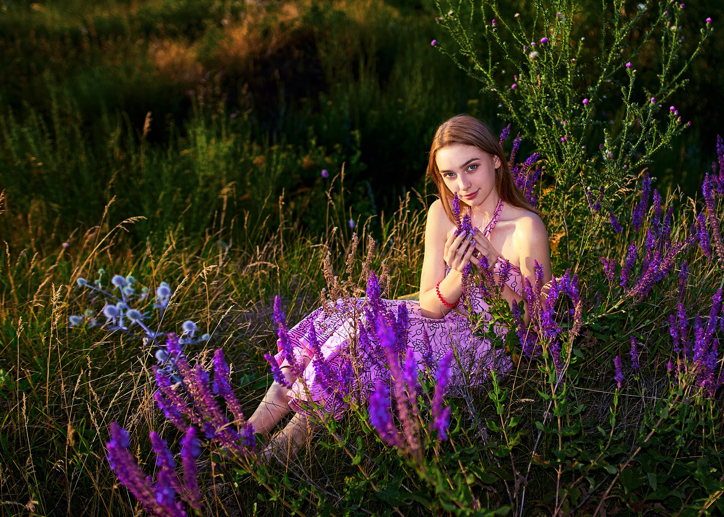 Алена и Даша в поле. Фотограф в Тольятти Вячеслав Цуркан
