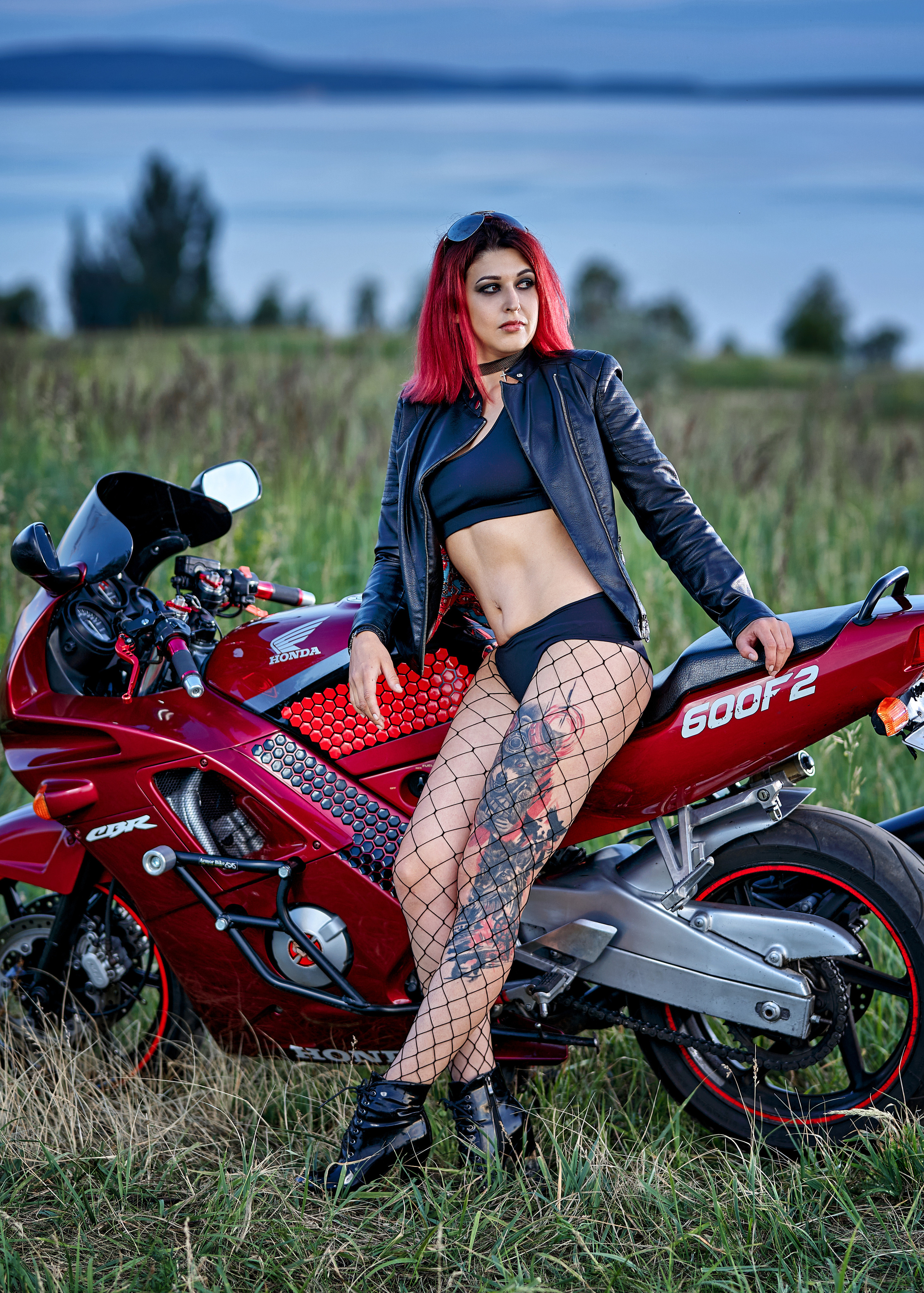 Таня с мотоциклом