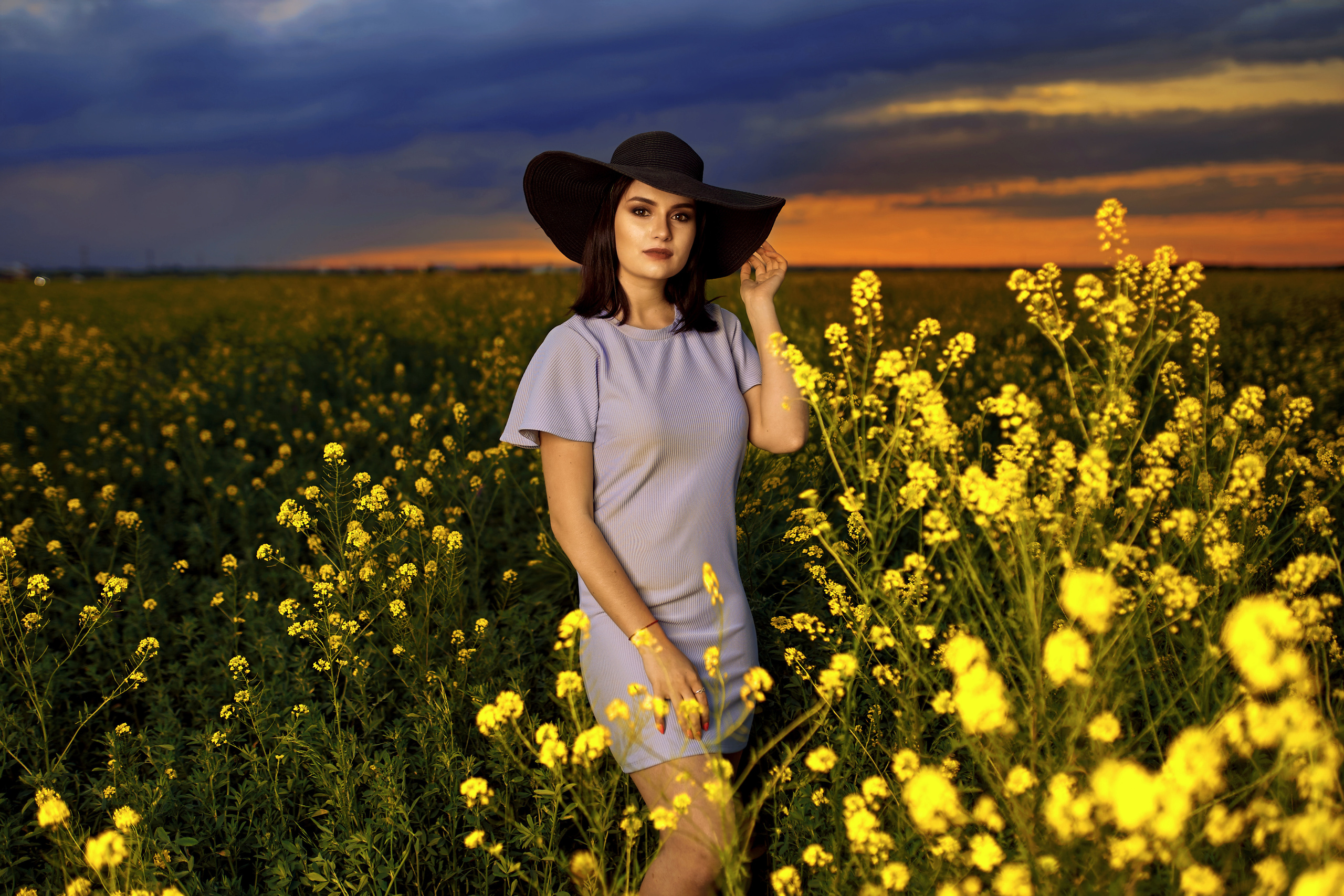 Настя в цветах. Фотограф в Тольятти Вячеслав Цуркан