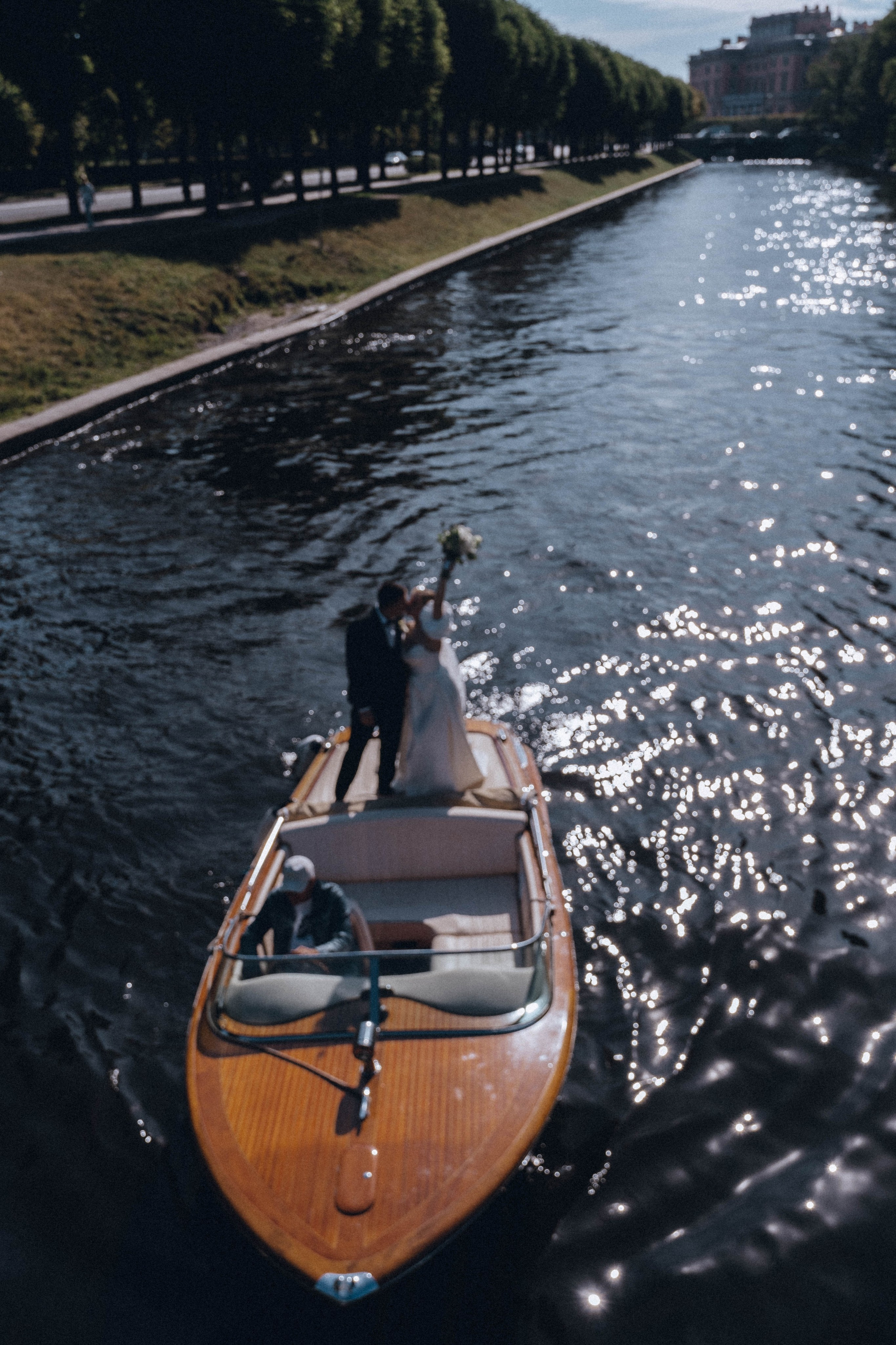 СВАДЕНБНАЯ СЬЕМКА НА КАТЕРЕ ПО КАНАЛАМ САНКТ-ПЕТЕРБУРГА И В АКВАТОРИИ НЕВЫ. Профессиональный фотограф, Санкт-Петербург — Виктория Богомолова