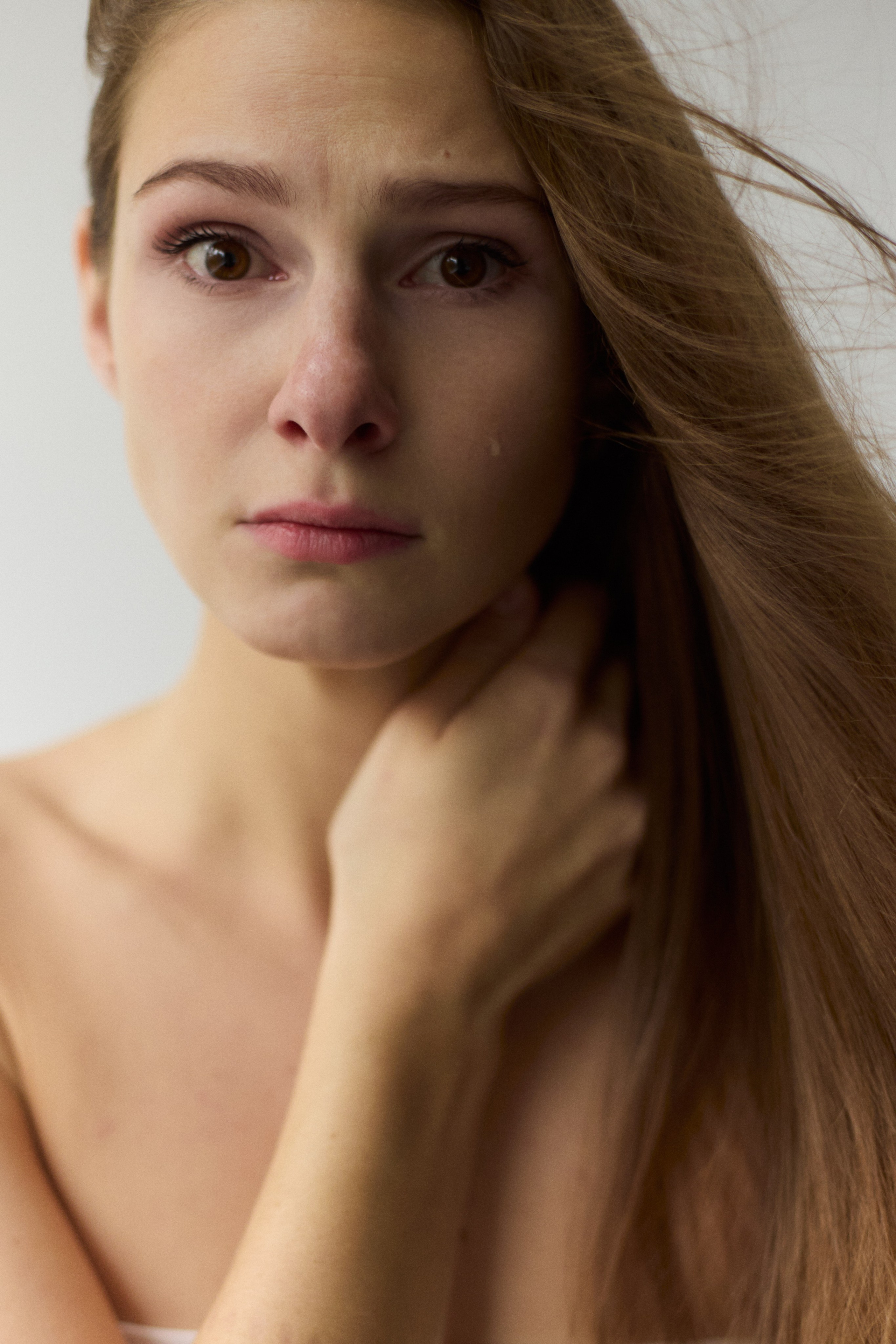 актерское портфолио для молодой девушки в студии, портретная фотосессия