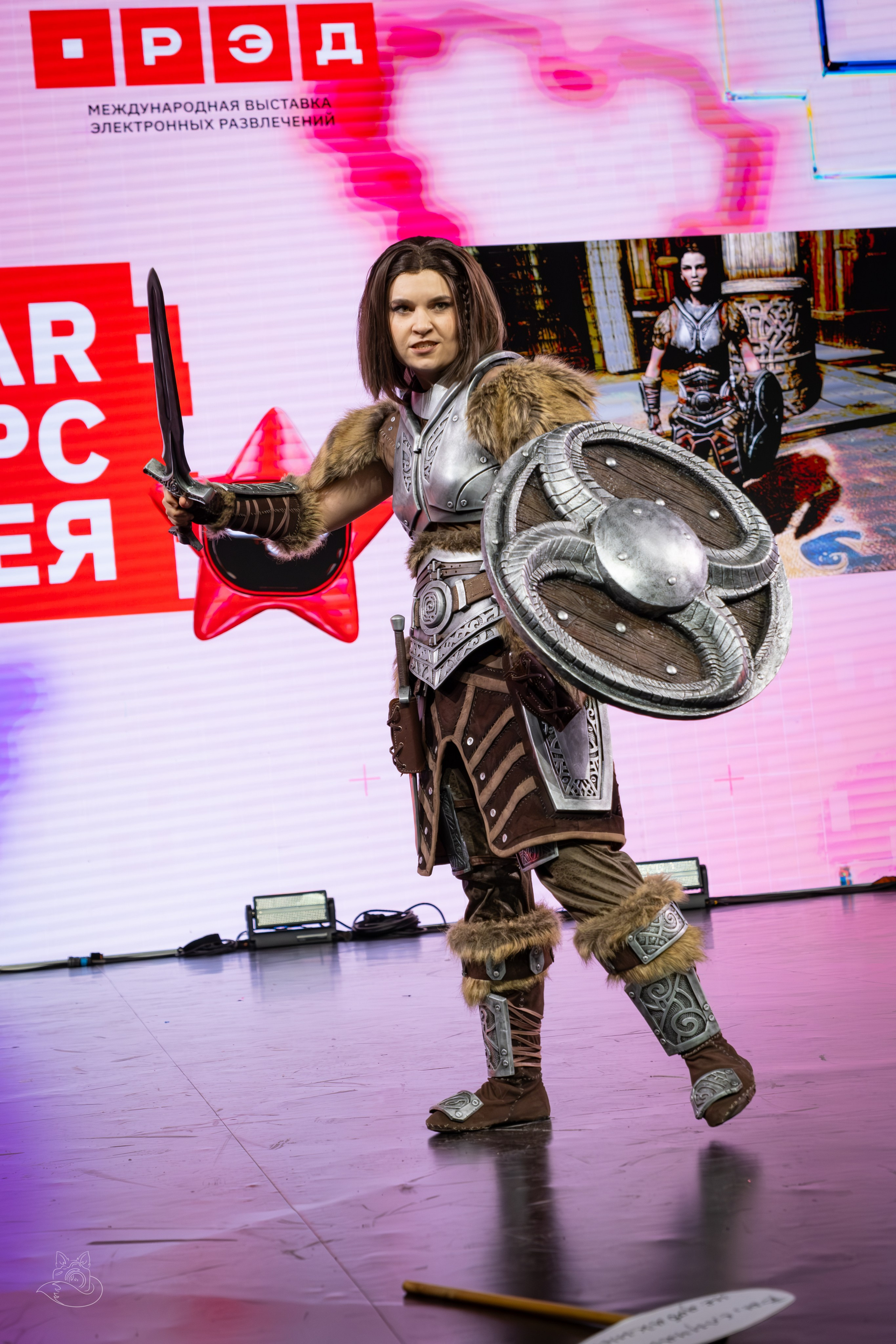 Сцена РЭД ЭКСПО 2024. Косплей фотограф