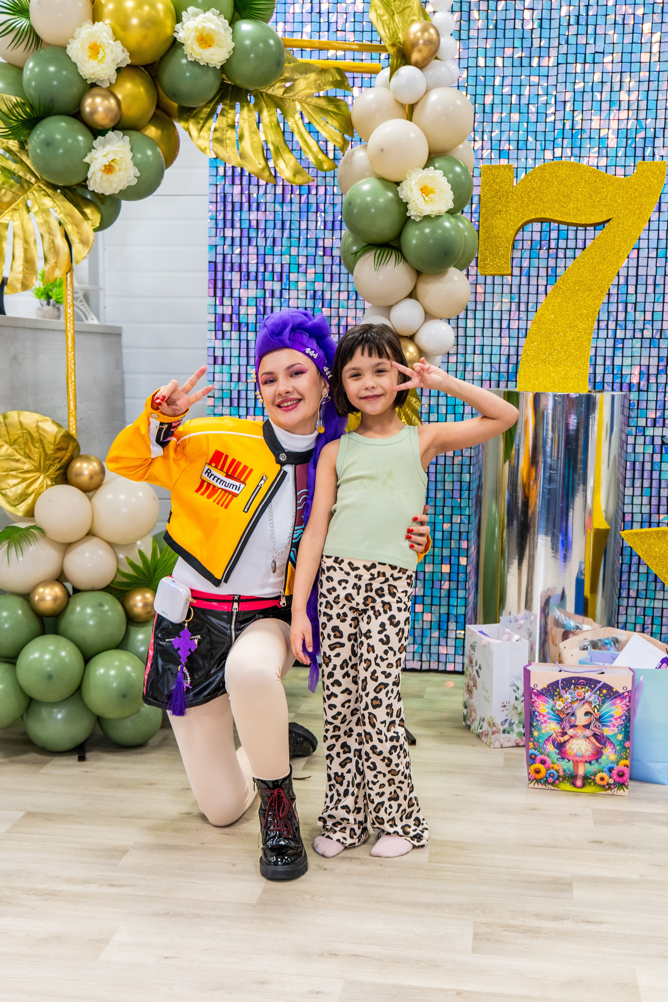 День Рождения Аленочки в Ниндзя Кидс в гости к ней пришла Супер Звезда Руми. Я Ольга Казанцева, фотографирую снимаю ваши киноистории и печатаю фото и цифровые портреты на холсте