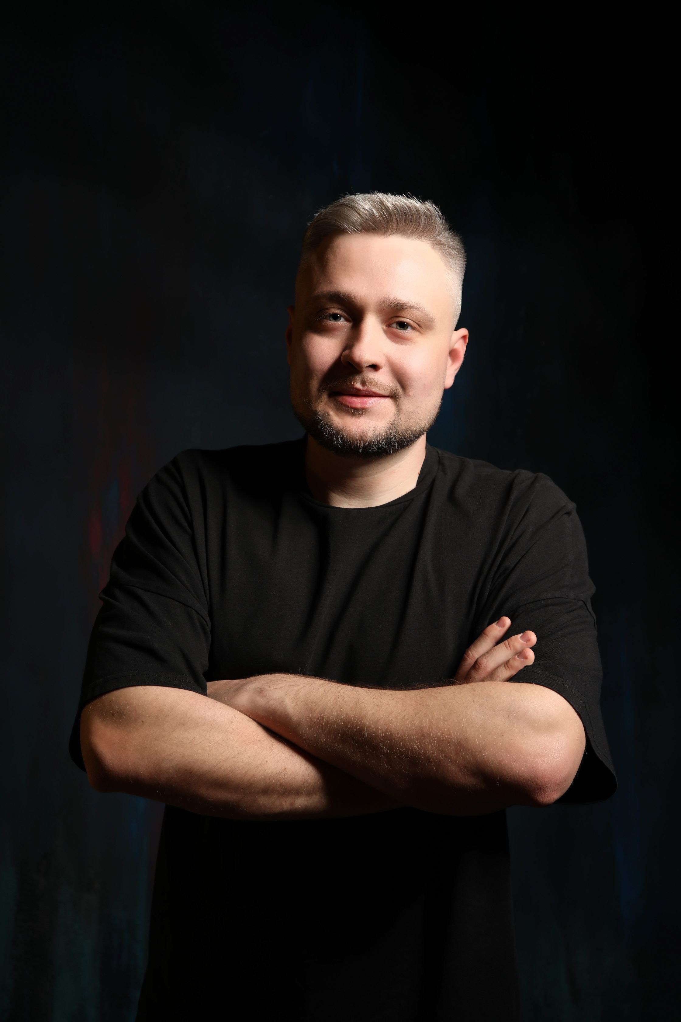 Профессиональная мужская фотосессия в Fotogen: Ваша история в кадре. Интерьерная фотостудия FOTOGEN г. Краснодар