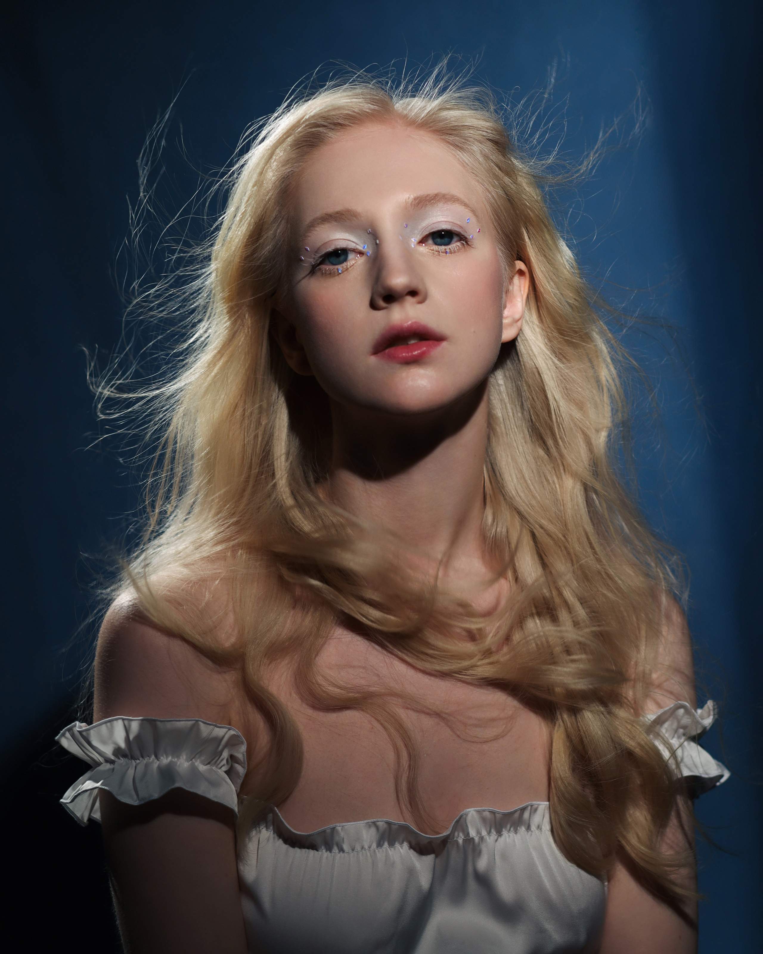Портрет девушки модели блондинки