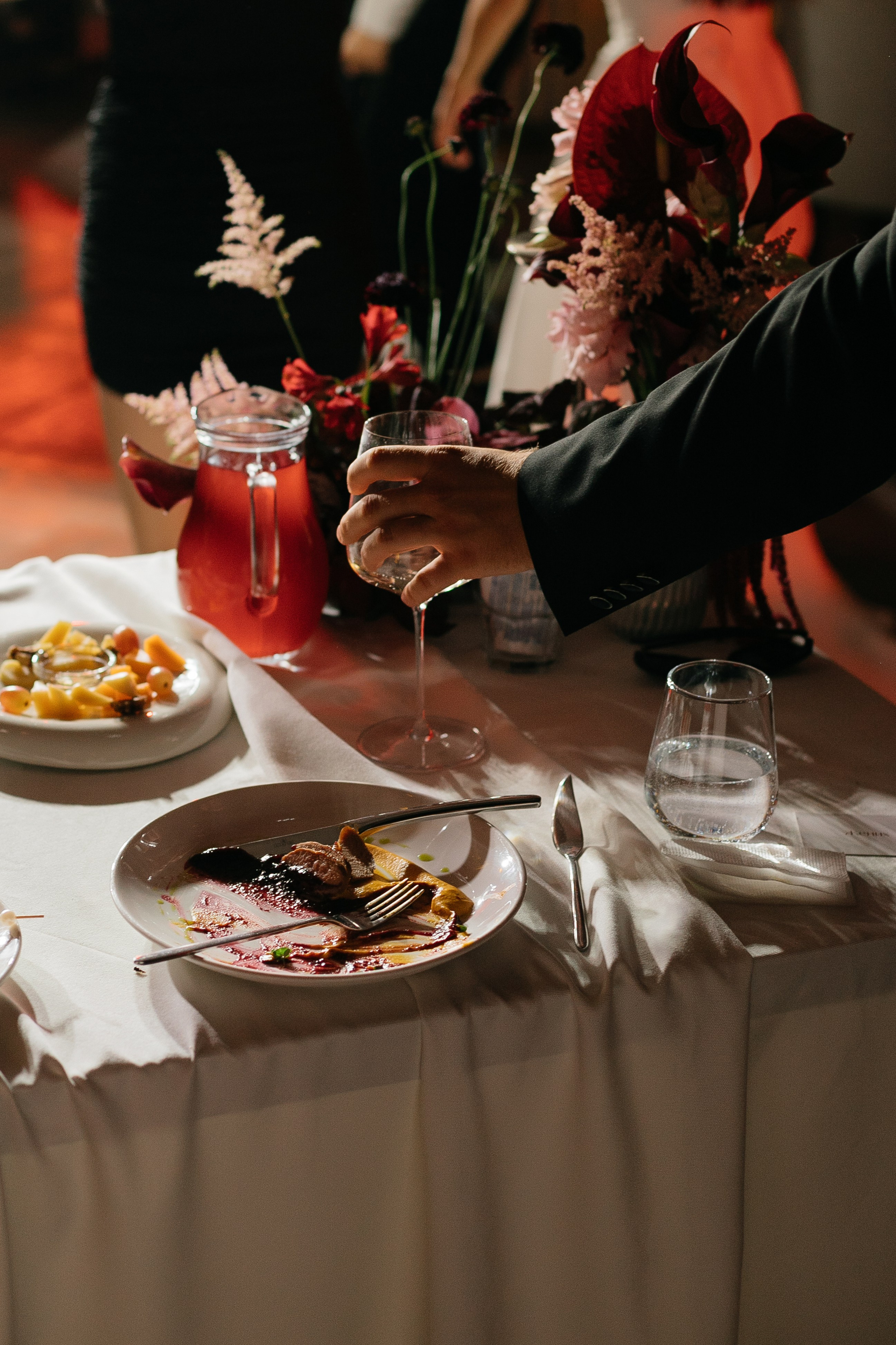 Rain falls down. Главная