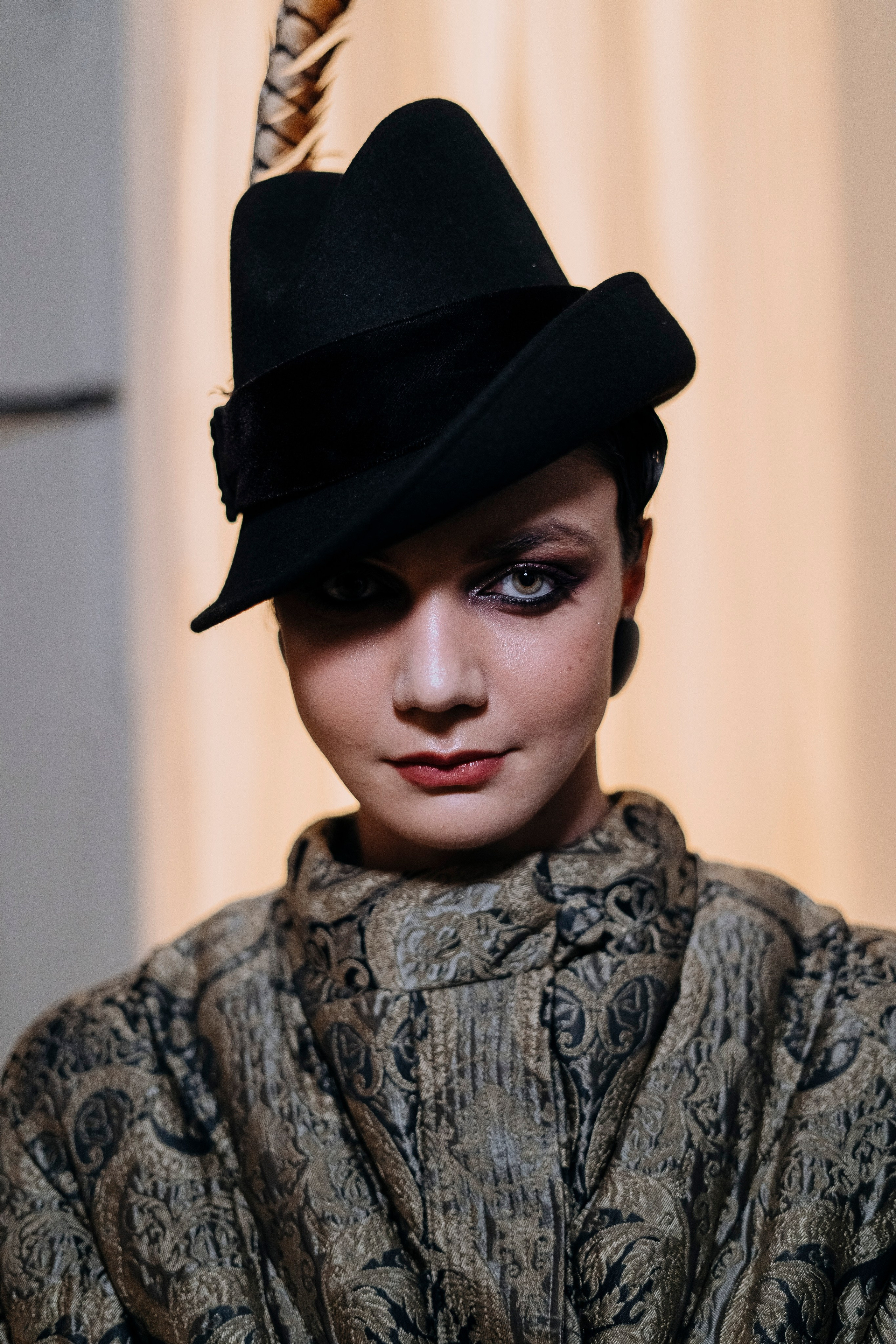 Возвращение легенды: Староновогодний показ Вячеслава Зайцева Больше: https://sinonim.org/improve#res. Профессиональный портретный фотограф в Москве Владимир Глаголев