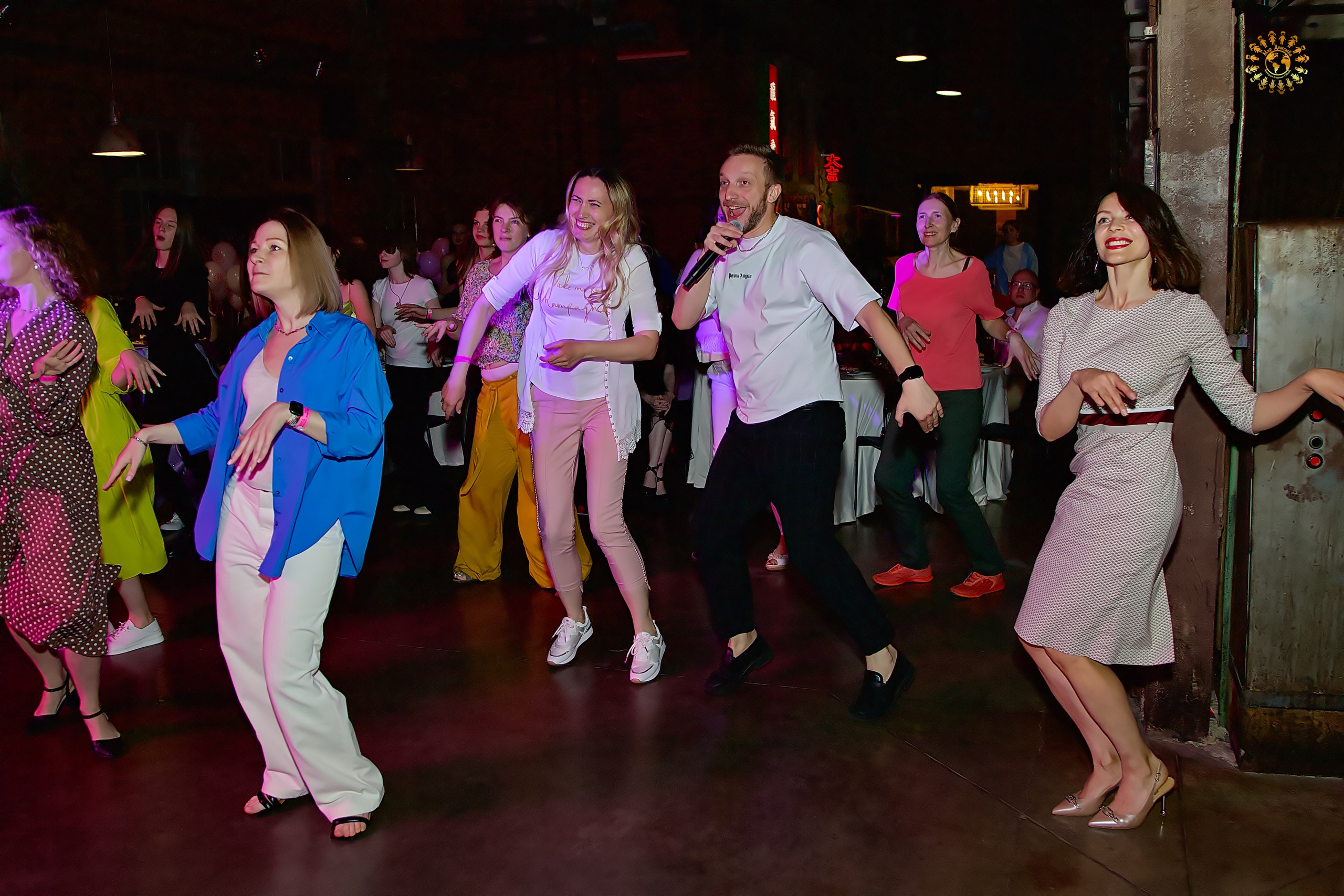 Выпускной 2023 (9-й класс, школа № 46). Loft Urban. Москва. Репортажная съемка в Москве и области. Анималистика