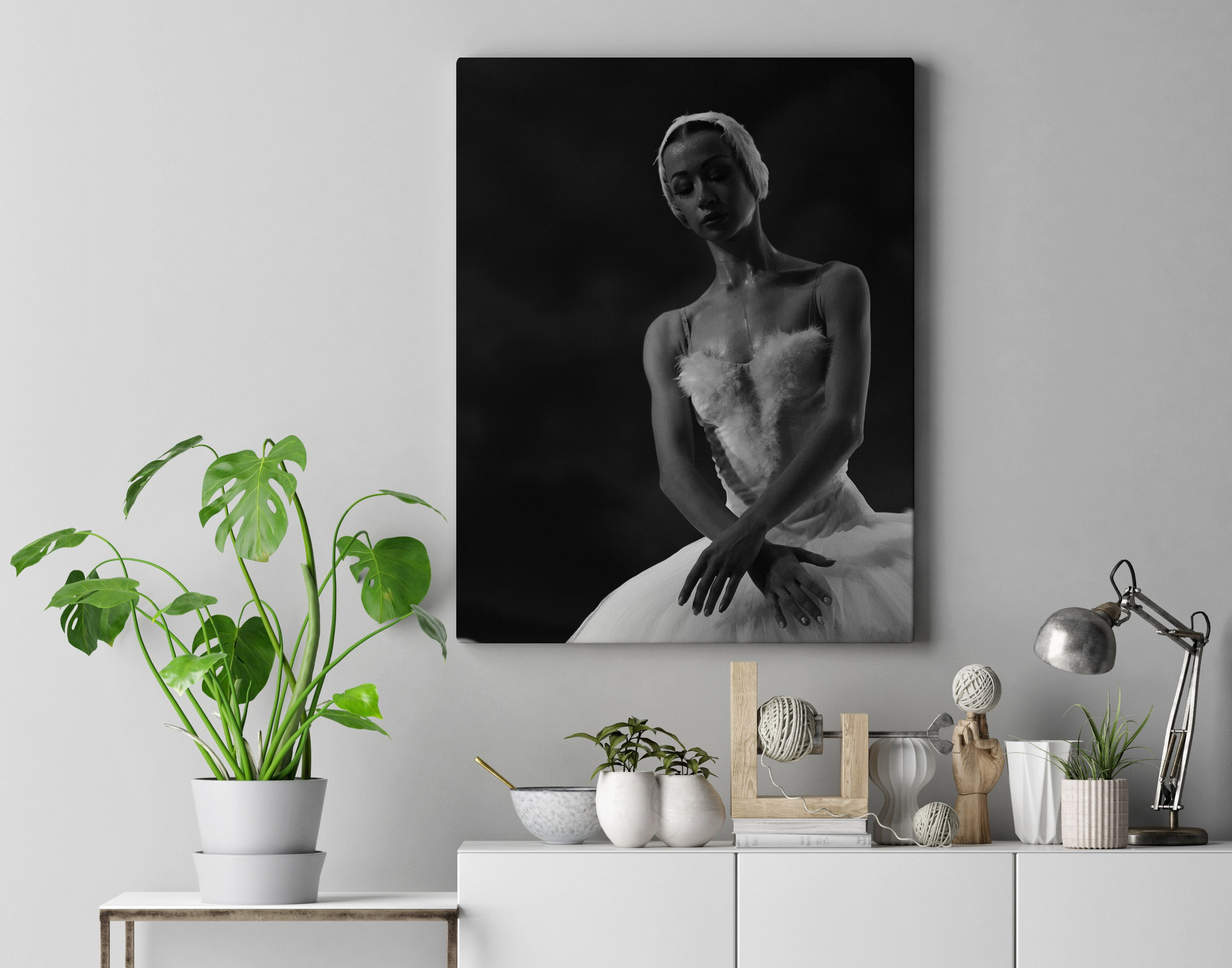 Интерьерная фотография, балетный сюжет на стене спальни. Балетный фотограф Игорь Каширин, балетные холсты на заказ