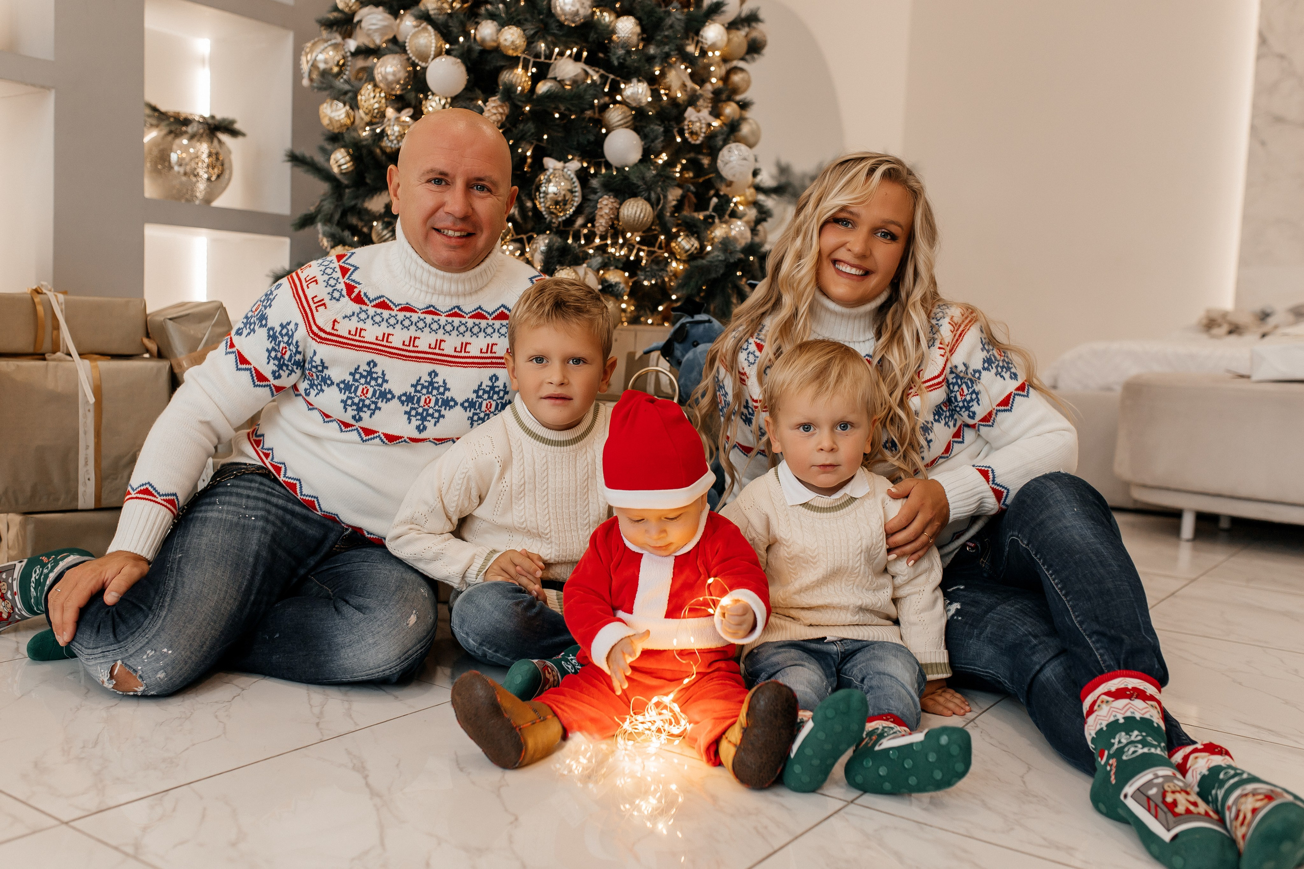 Алиша семейная новогодняя. Семейный фотограф в Санкт-Петербурге Ирина Иванова