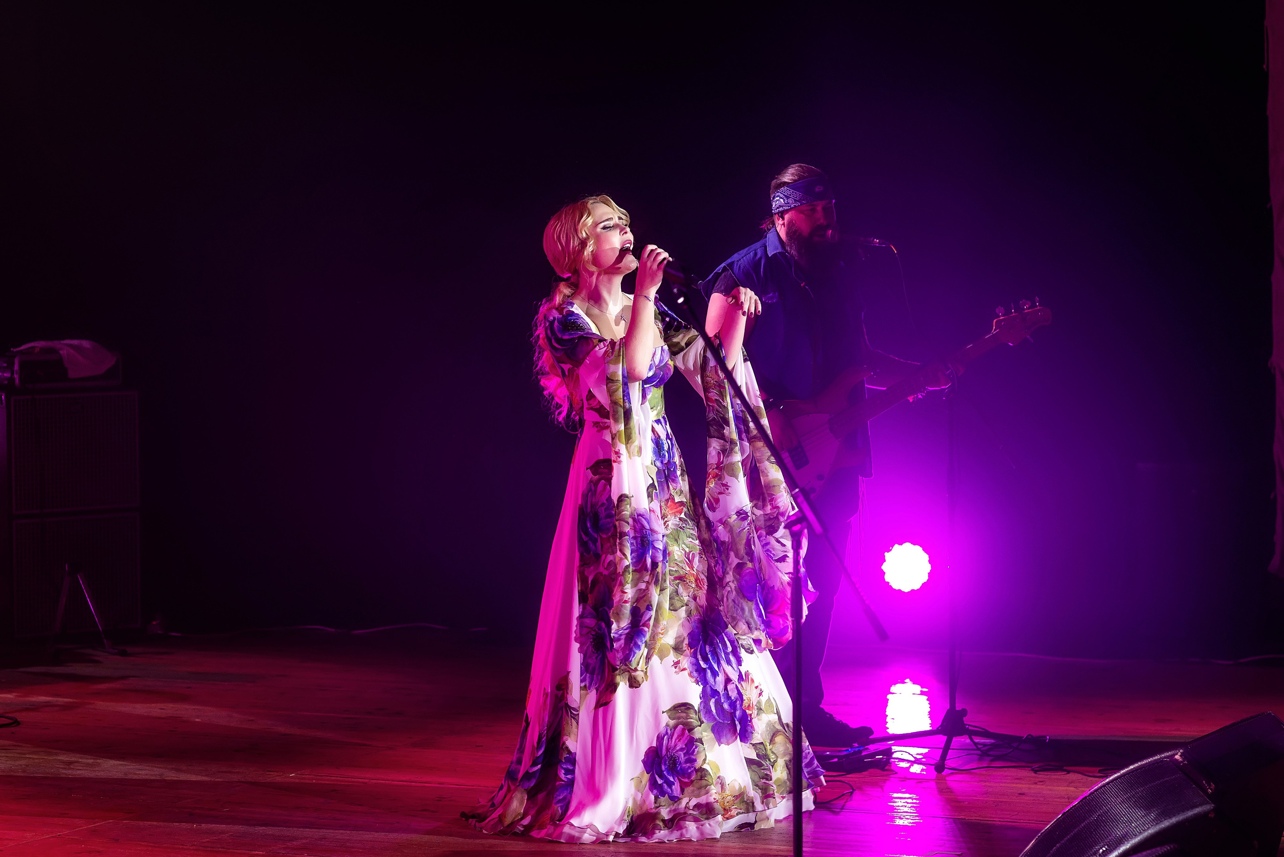 Концерт Пелагеи. Школьный, фэшн фотограф в Тюмени и в России Ирина Королева