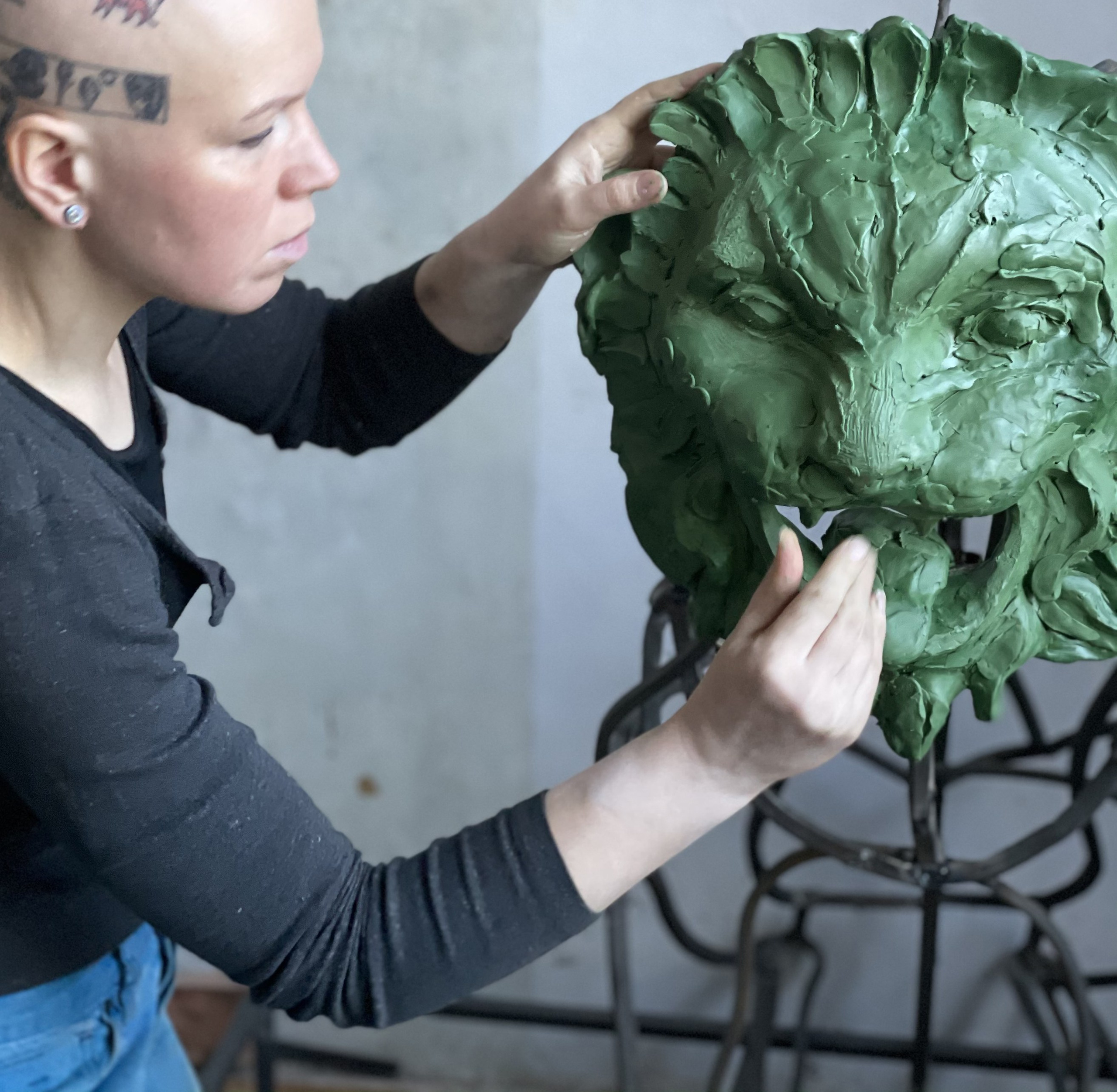 Чернореченские львы / СПб/ул.Торжковская 1/2021. Художник — скульптор Антонина Фатхуллина