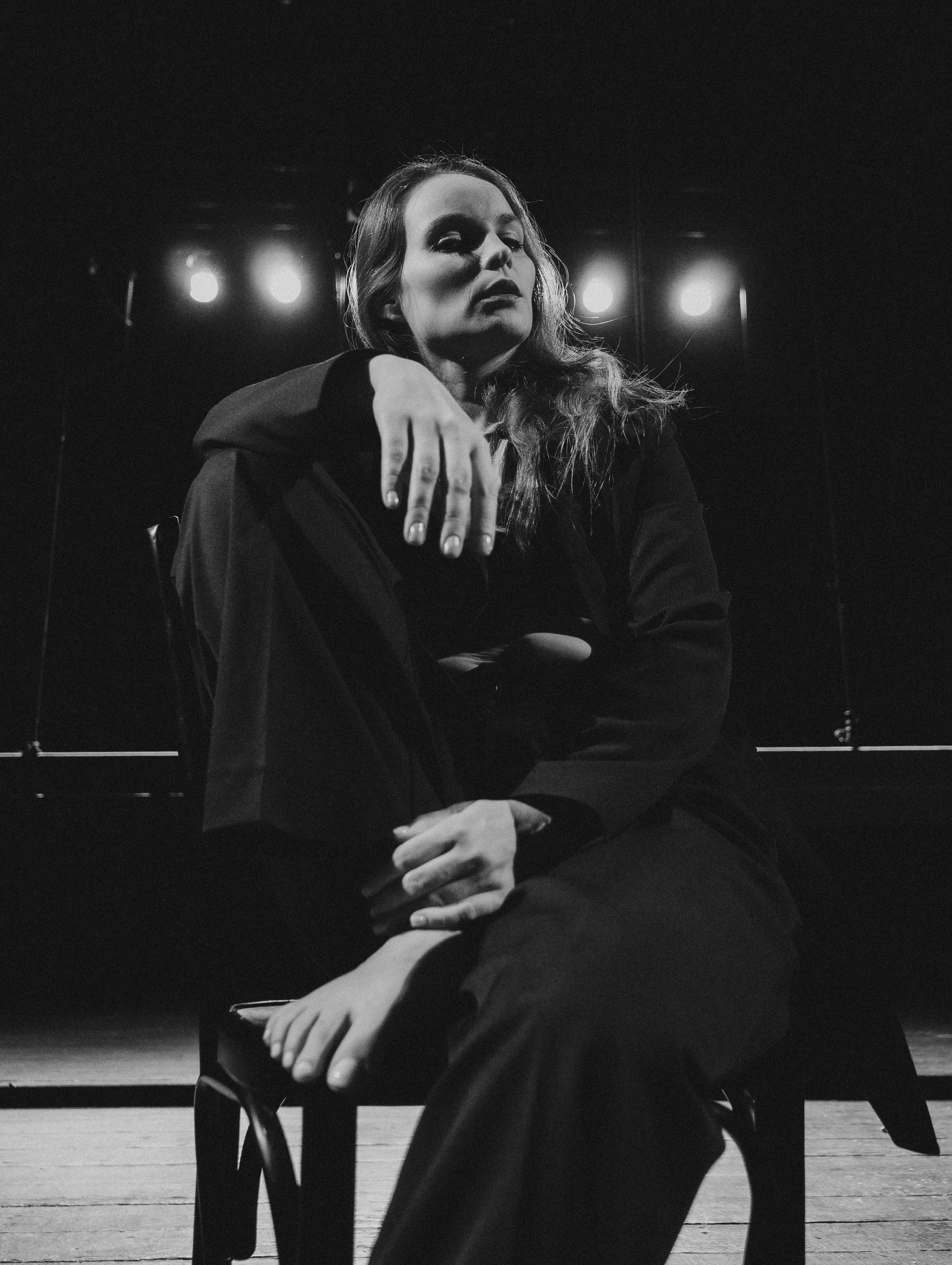 Настя — актриса театра и кино. Денис Марков — фотограф в Екатеринбурге