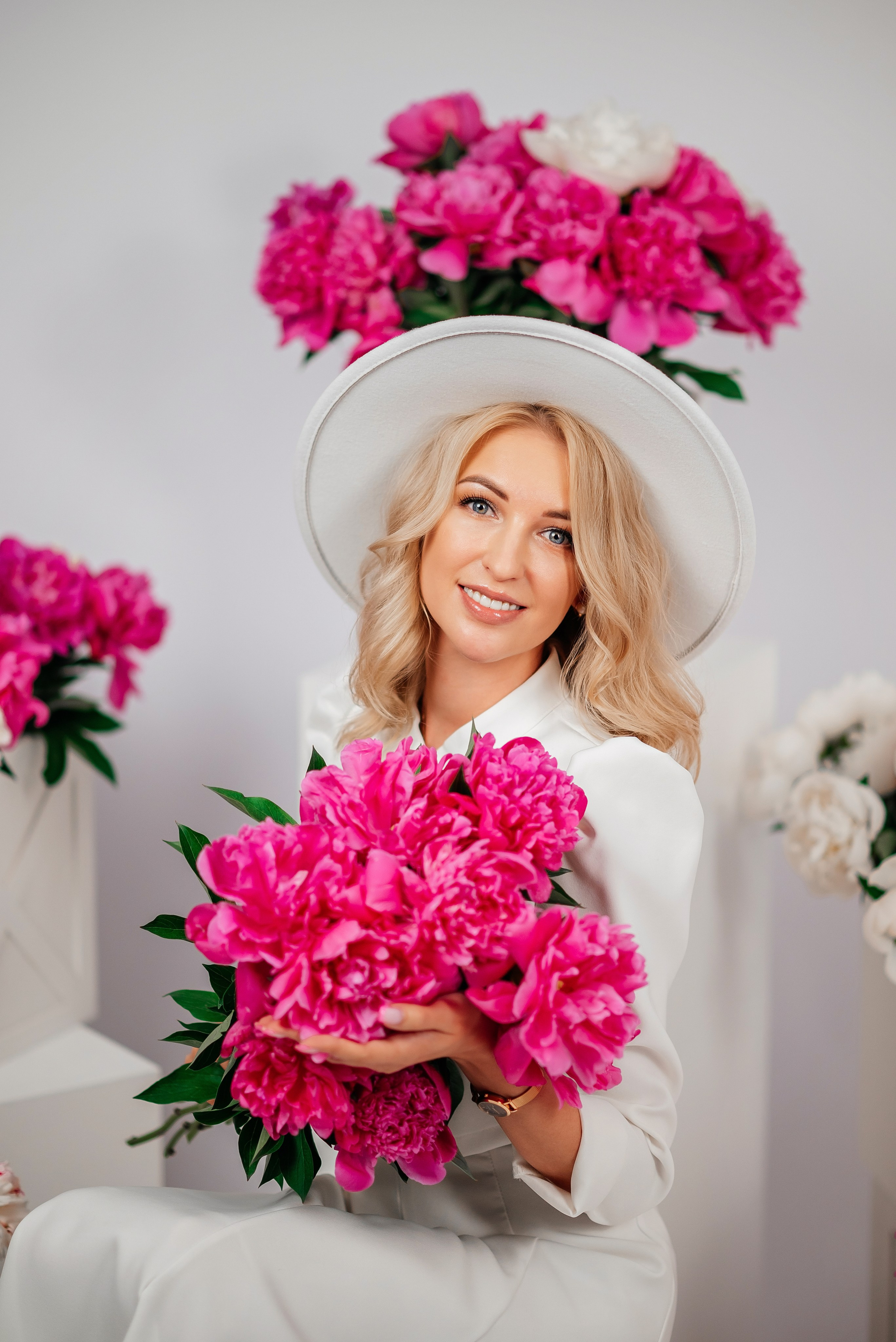 Ирина и пионы. Семейный фотограф в Краснодаре