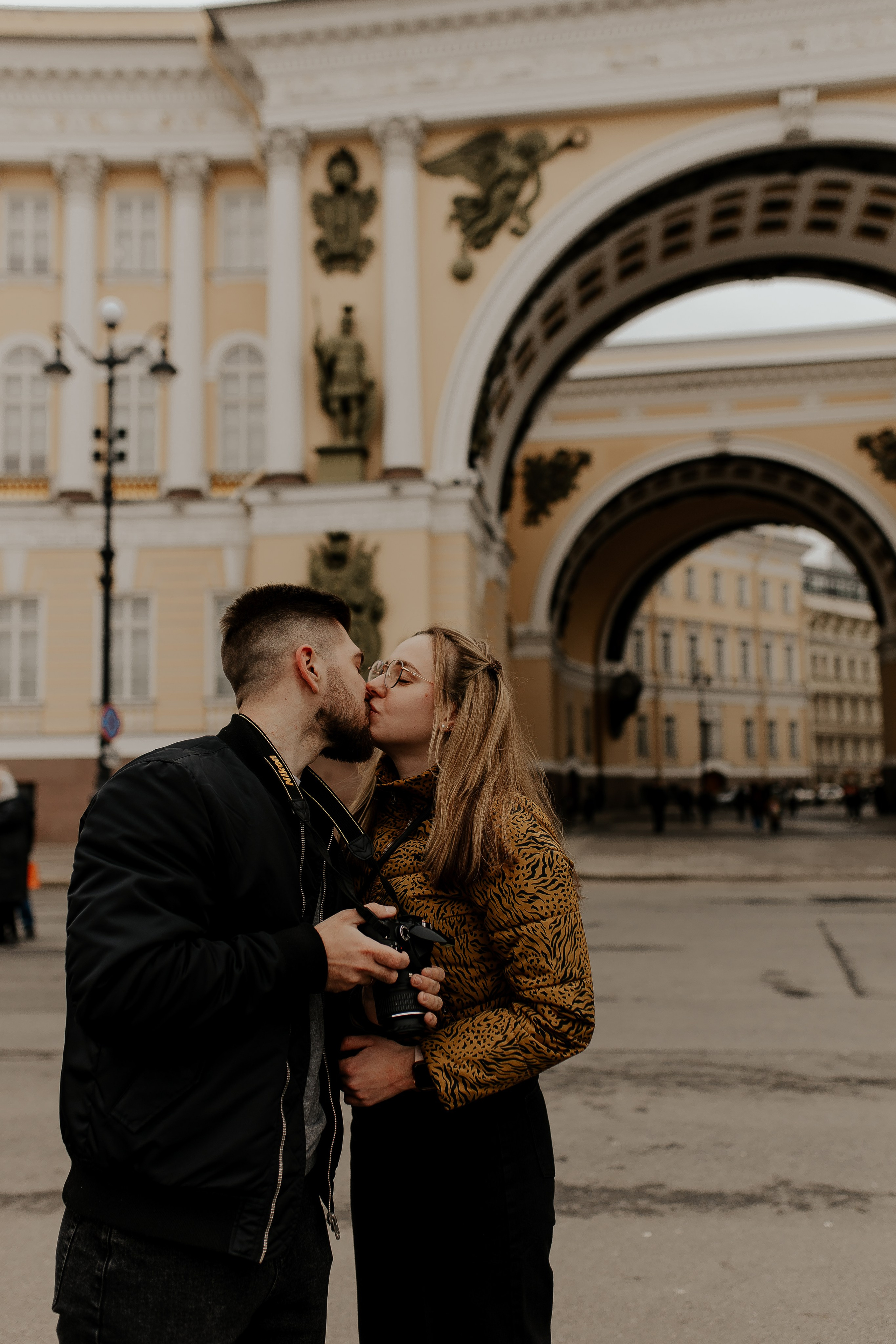 Пара у главного штаба. Фотограф в Санкт-Петербурге Лиза Семченкова