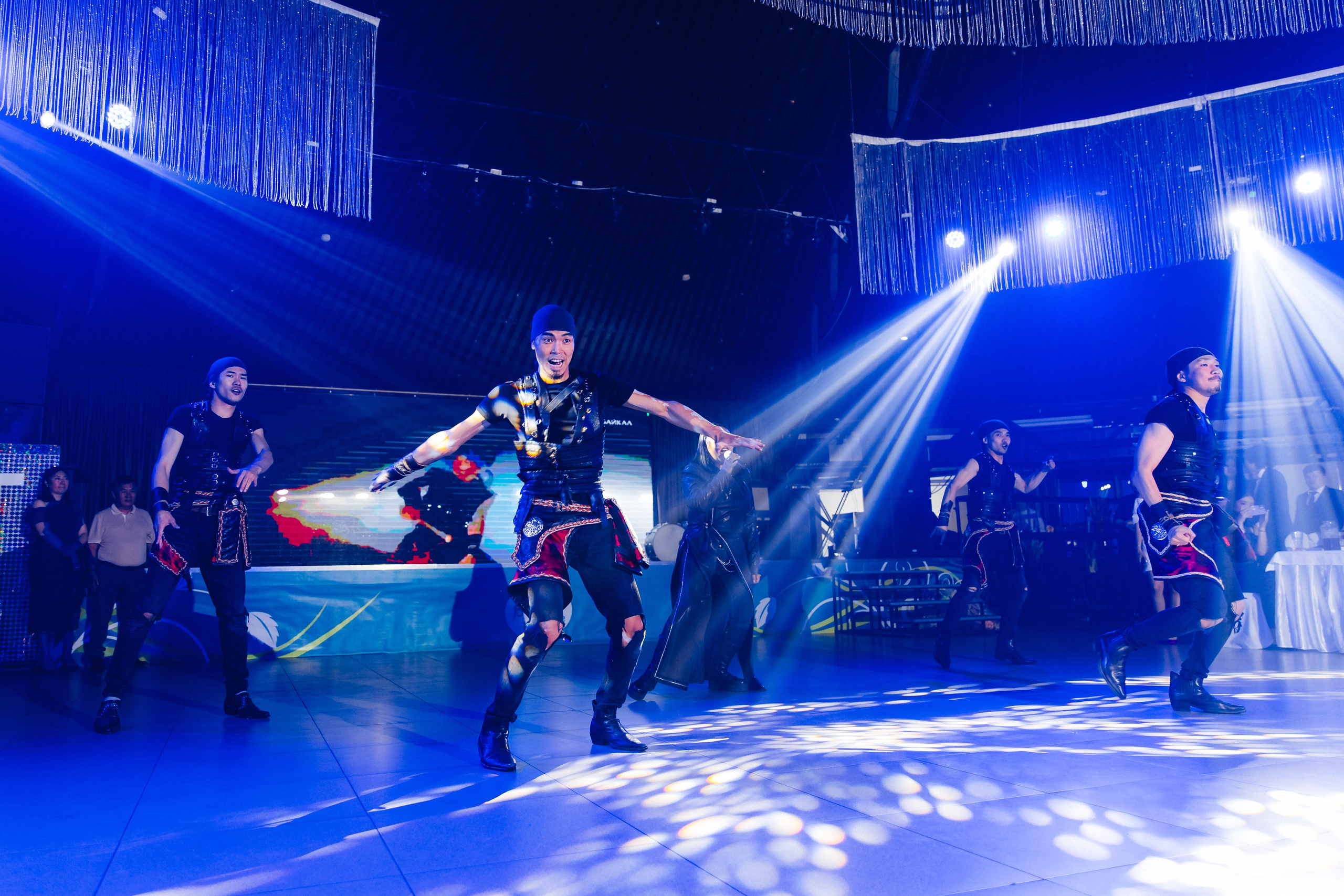 Выпускной вечер. 49 школа. Баран на корове. Свадебный и семейный фотограф в Улан-Удэ