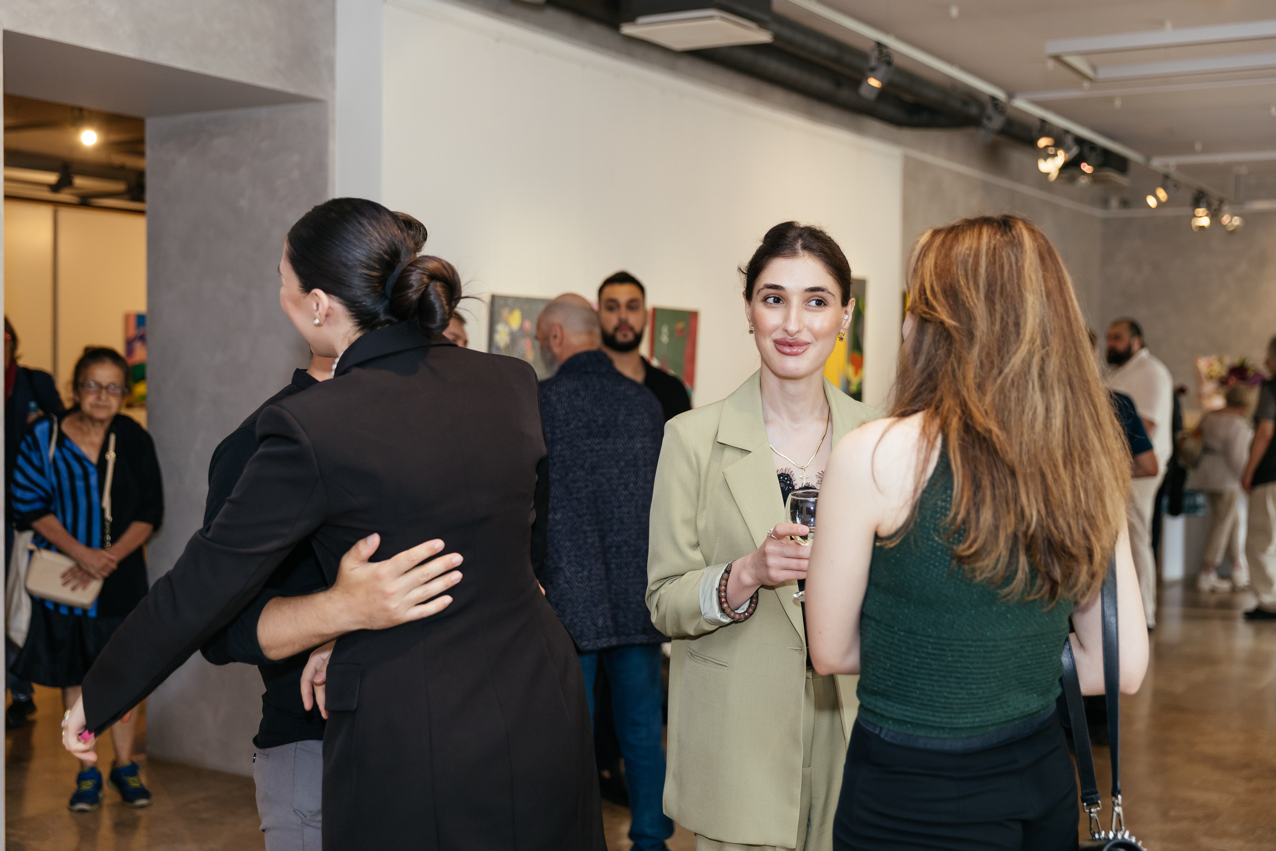 Выставка Лиры Алборовой «Цвет — это я». Свадебный и репортажный фотограф в Санкт-Петербурге Николай Голованов