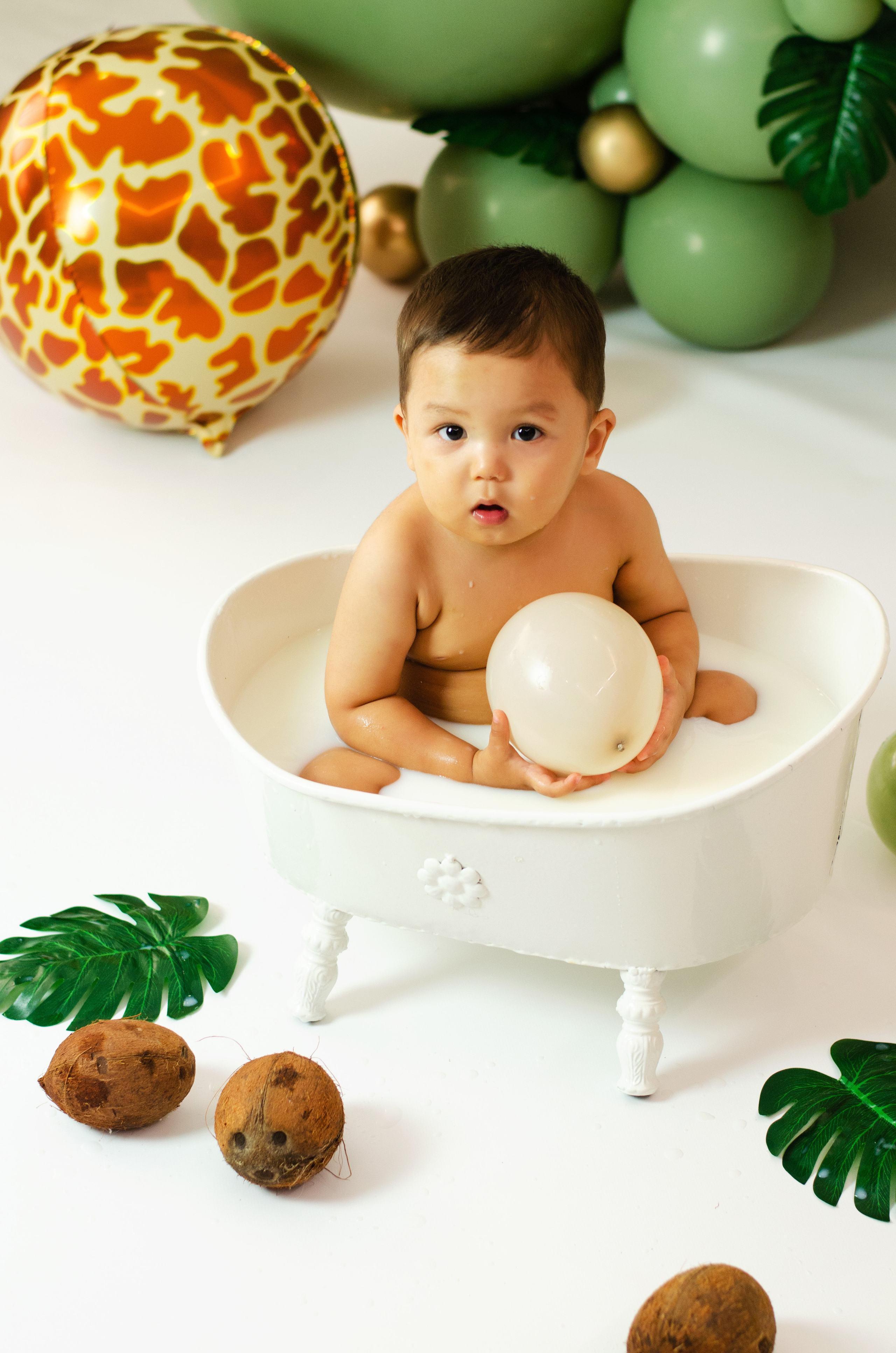 Молочная ванночка. Марина Колосова, детский фотограф и фотограф новорожденных в Красноярс