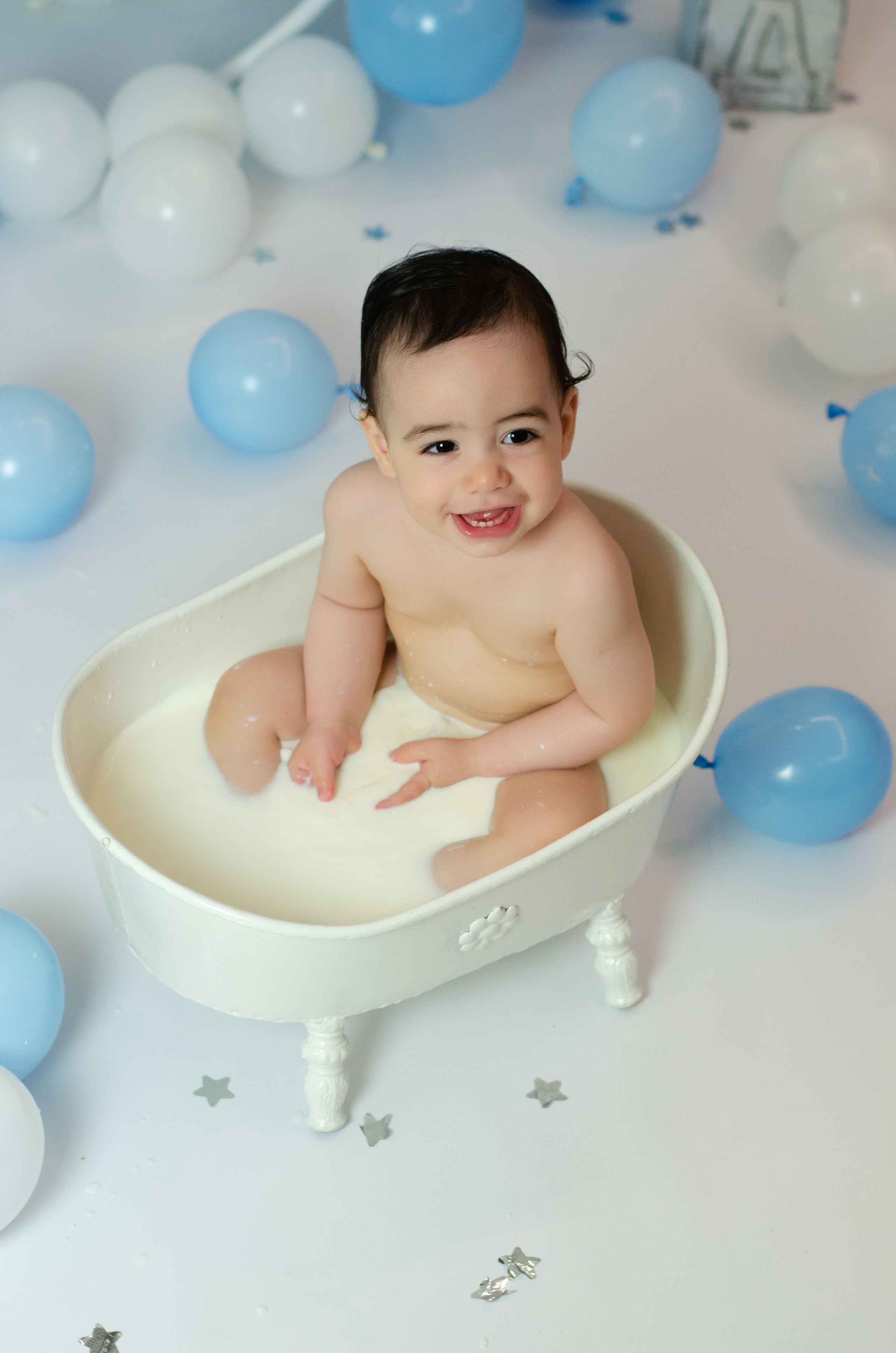 Молочная ванночка. Марина Колосова, детский фотограф и фотограф новорожденных в Красноярс